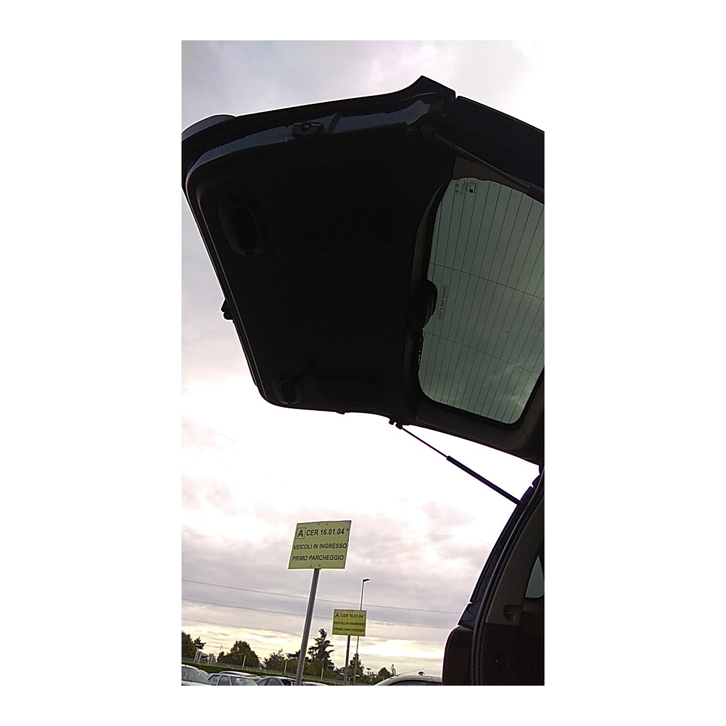 PORTELLO POST. C/GUARNIZIONI/LUNOTTO APRIBILE 010 SSANGYONG REXTON/REXTON II (12/03-) 665935 6400108333