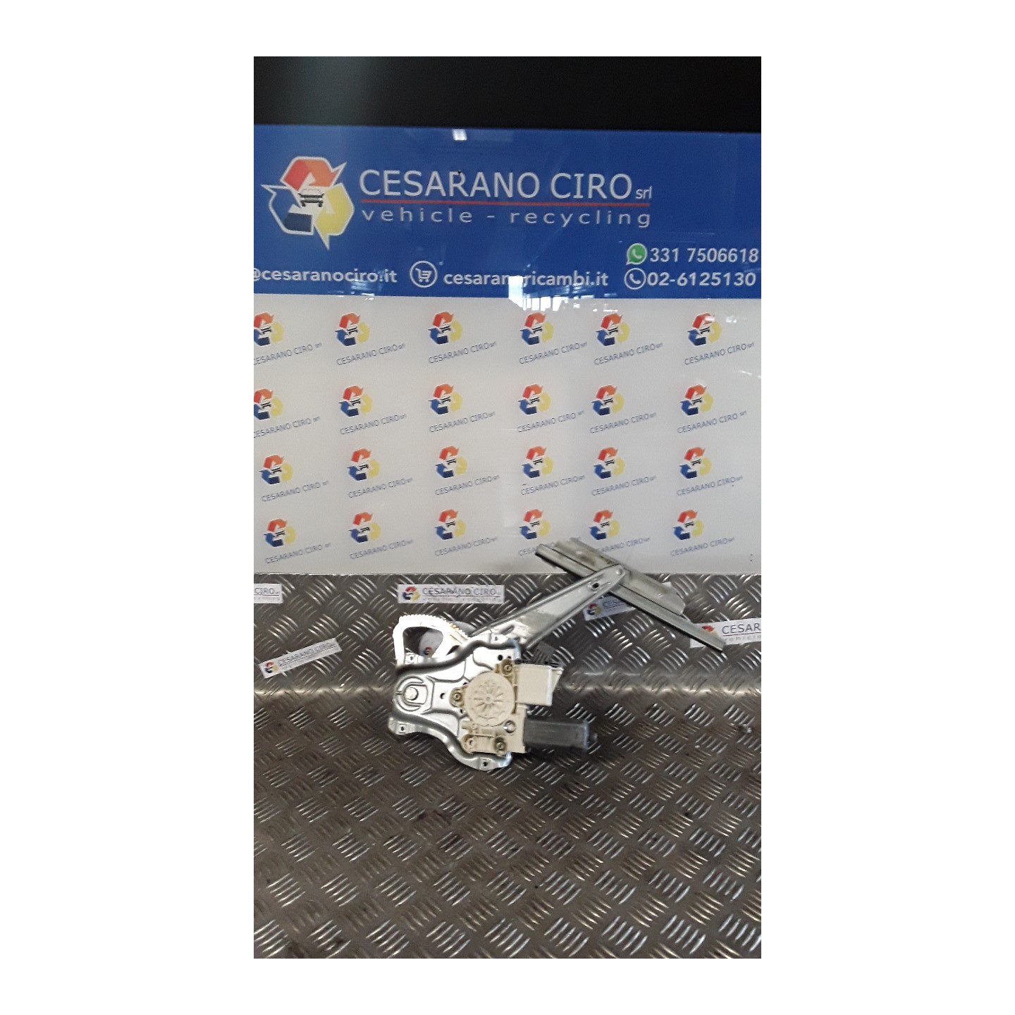 ALZACRISTALLO ELETTR. PORTA POST. C/MOTORINO SX. 096 TOYOTA AVENSIS (04/03-04/09) 1ZZFE 6984005100