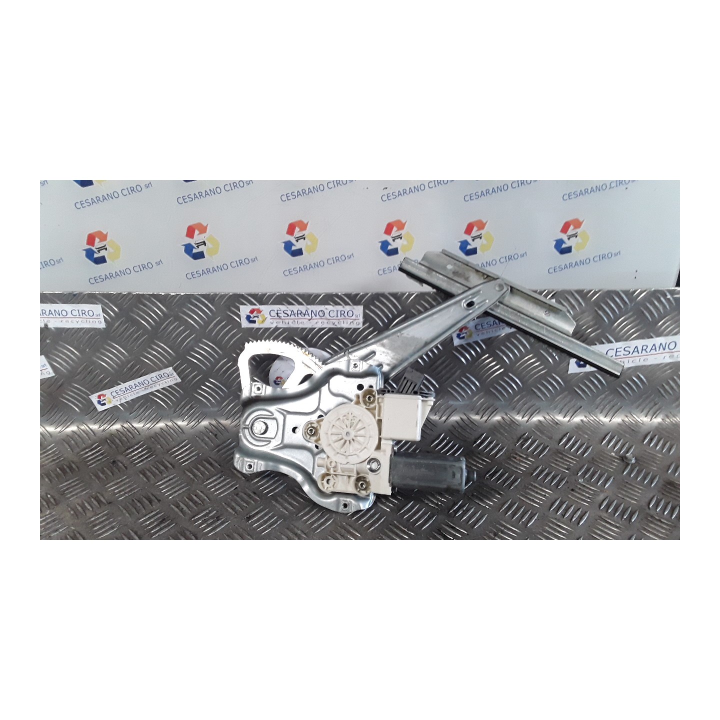 ALZACRISTALLO ELETTR. PORTA POST. C/MOTORINO SX. 096 TOYOTA AVENSIS (04/03-04/09) 1ZZFE 6984005100