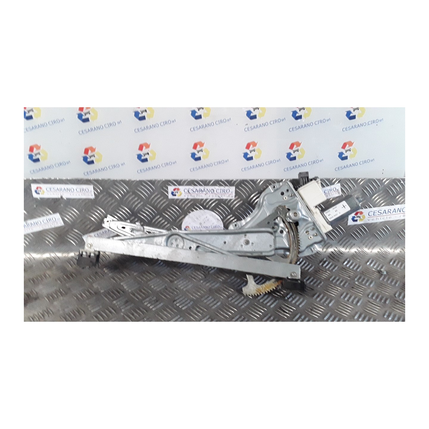 ALZACRISTALLO ELETTR. PORTA ANT. C/MOTORINO SX. 098 TOYOTA AVENSIS (04/03-04/09) 1ZZFE 6982005050