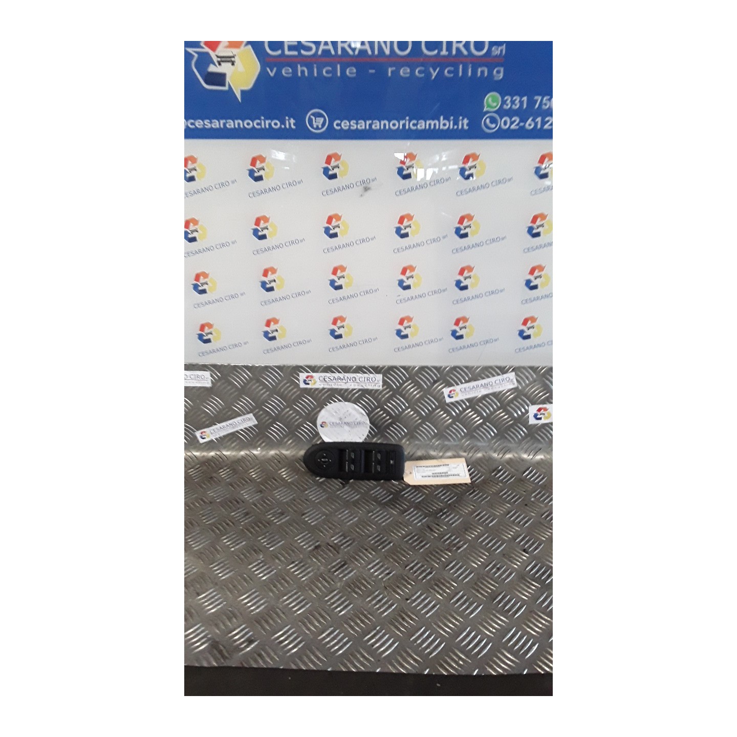 BLOCCO COMANDI ALZACRISTALLI AP./CH. COMP. FIN. POST. ELET. 132 FORD C-MAX (CB3) (03/07-12/11) SYDA 1547152