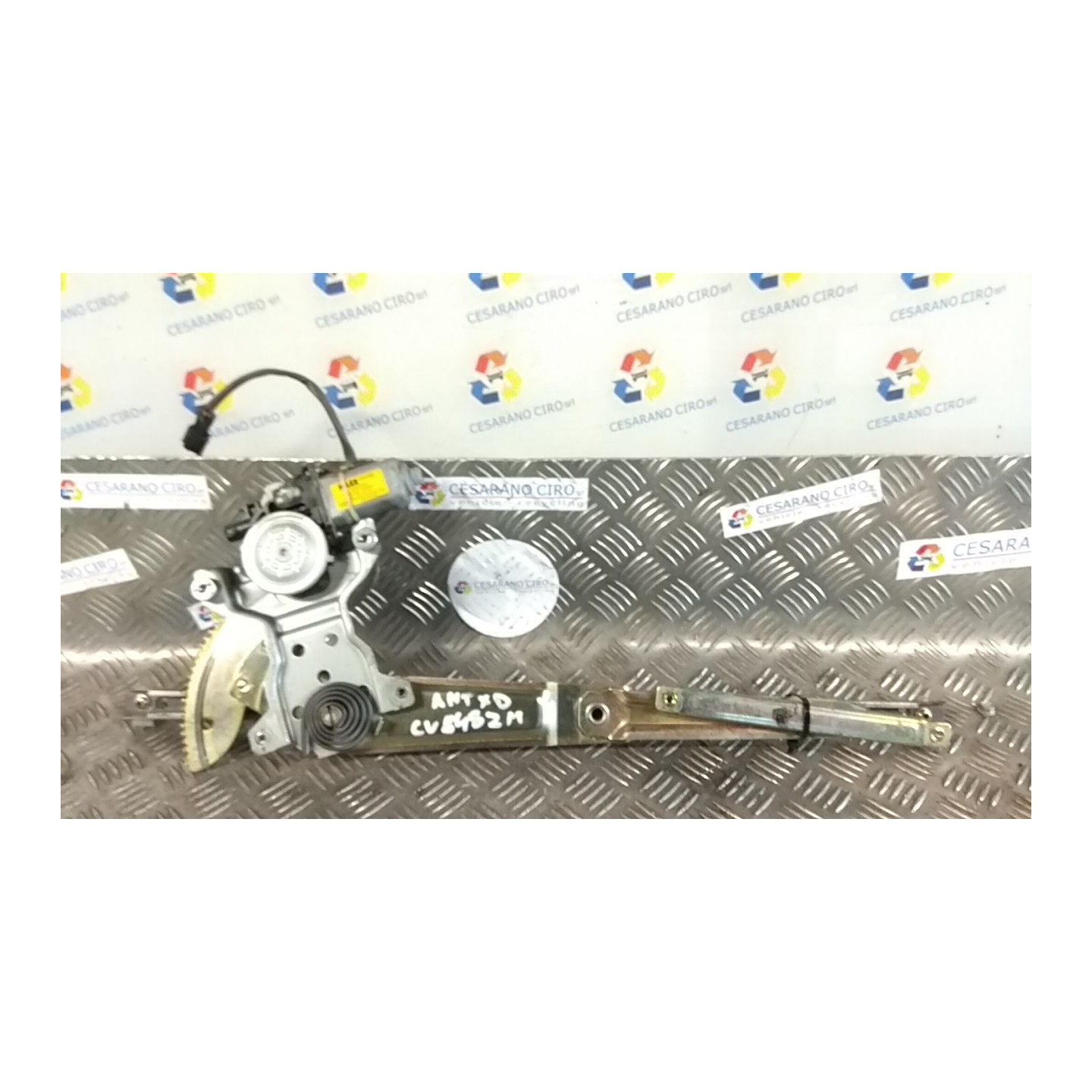 ALZACRISTALLO ELETTR. PORTA ANT. C/MOTORINO DX. 134 KIA CARNIVAL 1A SERIE (04/99-12/06 J3 0K55258560H