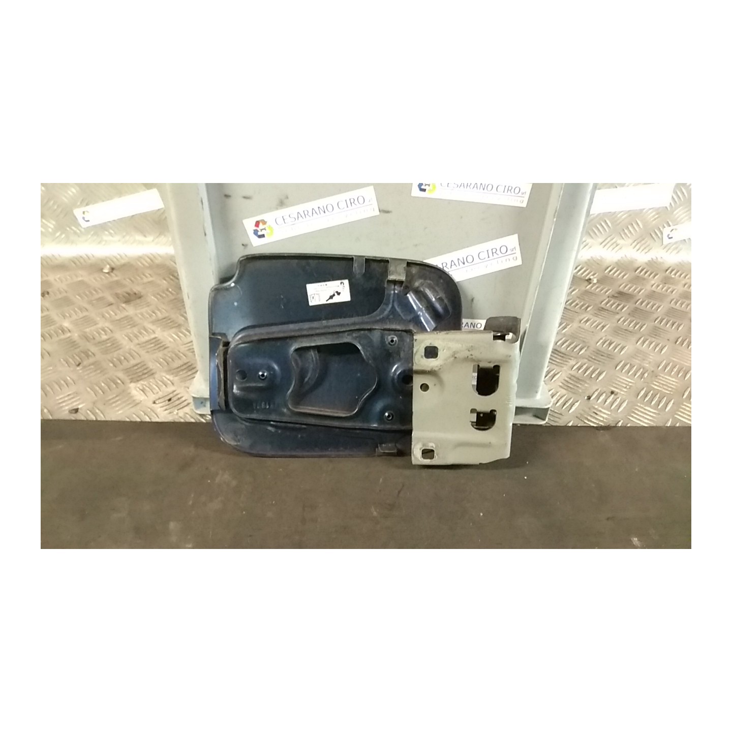SPORTELLO CARBURANTE 146 DACIA DUSTER (10/13-12/18) K9KG6 788304650R