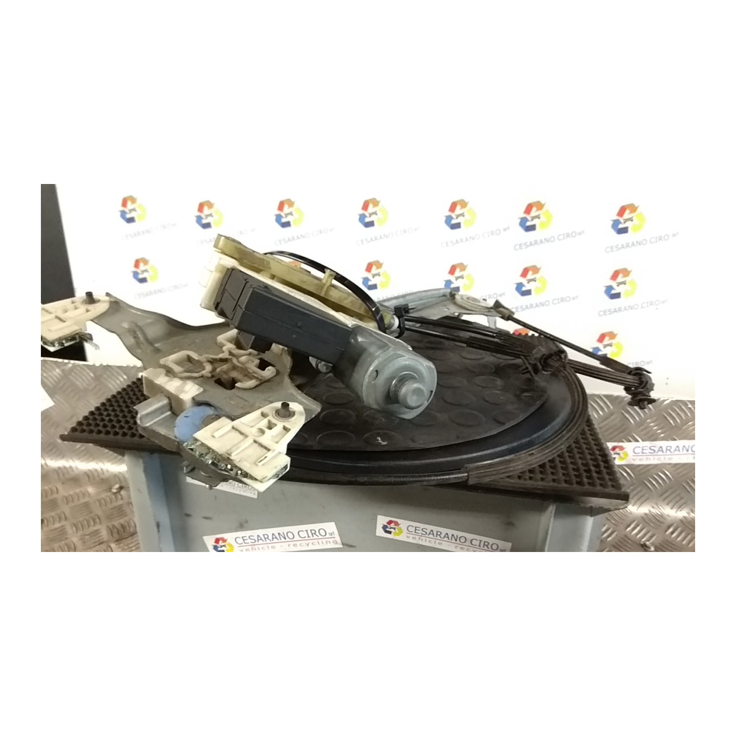 ALZACRISTALLO PORTA POST. DX. 045 RENAULT MEGANE 3A SERIE (10/08-) K9KJ8 827200008R