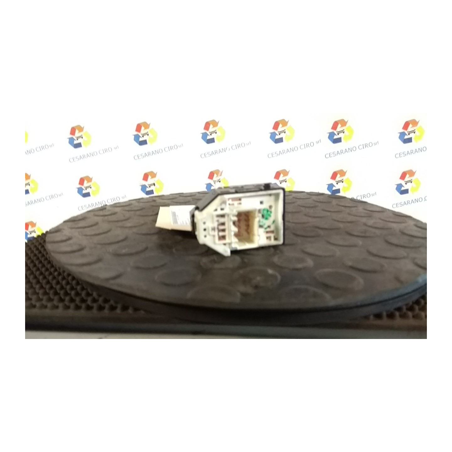 INTERRUTTORE REGOLAZIONE RETROVISORE EST. TERMICO 069 HYUNDAI IX20 (10/10-) G4FA 935301K0004X