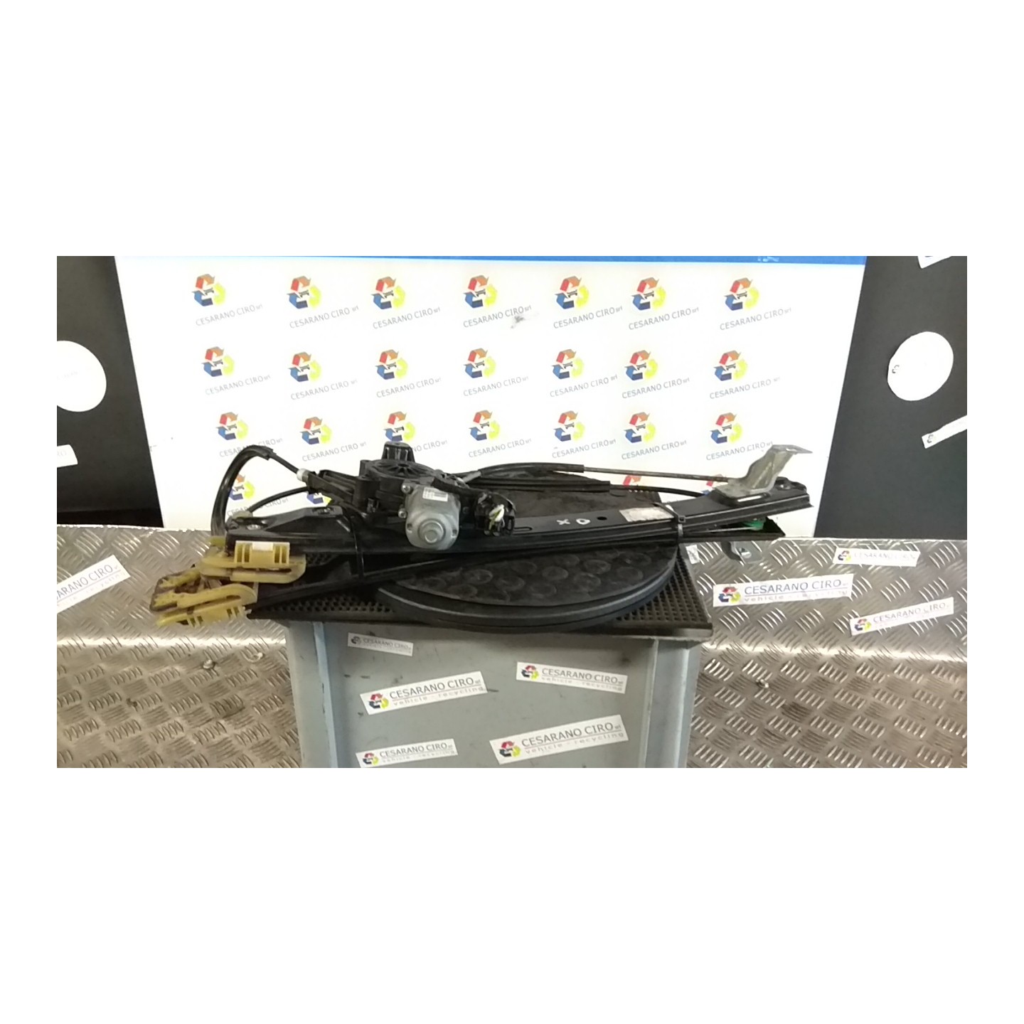 ALZACRISTALLO ELETTR. PORTA ANT. AP./CH.COMPL.CRIST.ANT. EL. DX. 104 FORD C-MAX (CB7) (09/10-05/15) TXDB 1884419