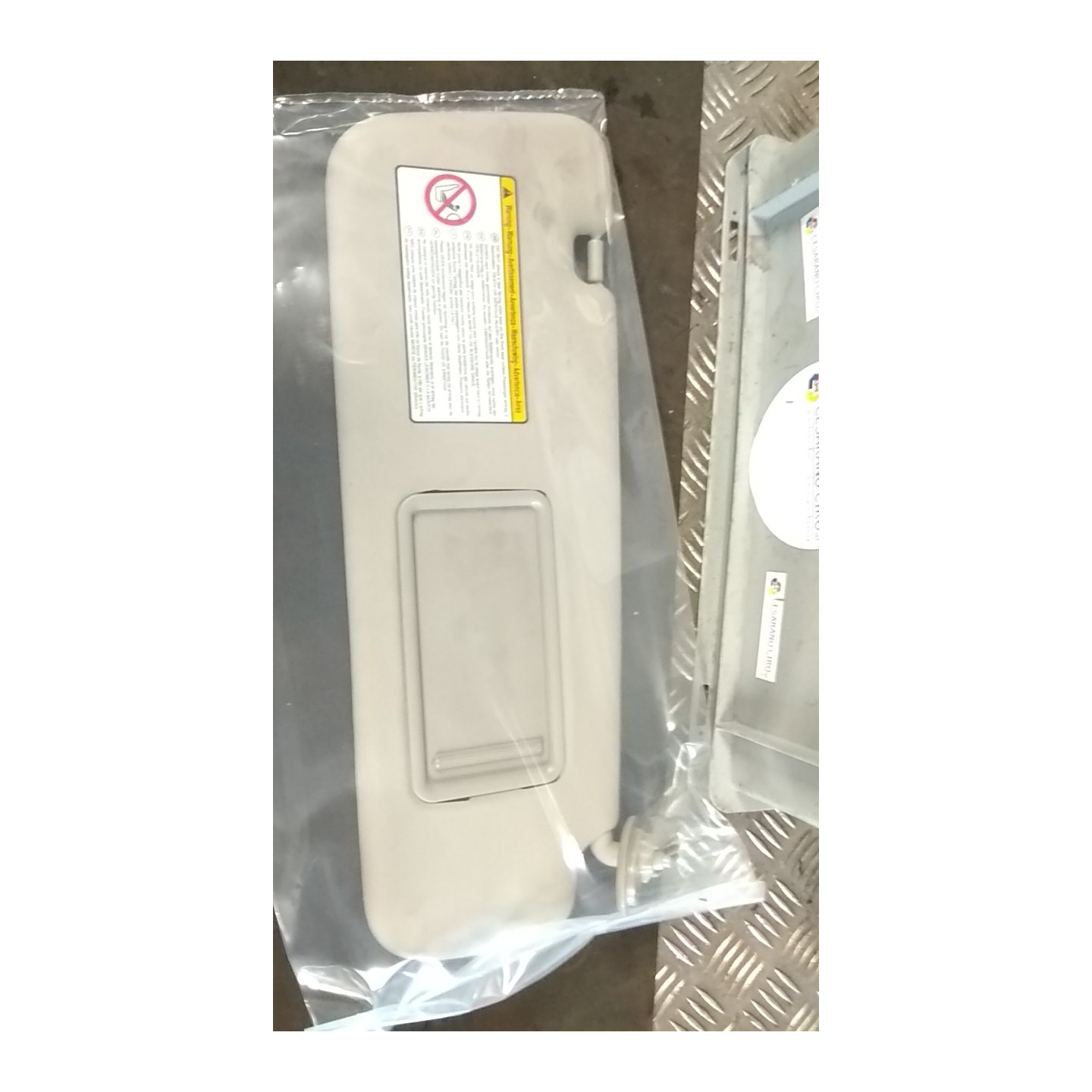 ALETTA PARASOLE PARABREZZA C/SPECCHIO DX. 112 KIA VENGA (01/10-) G4FA 852201P000ED