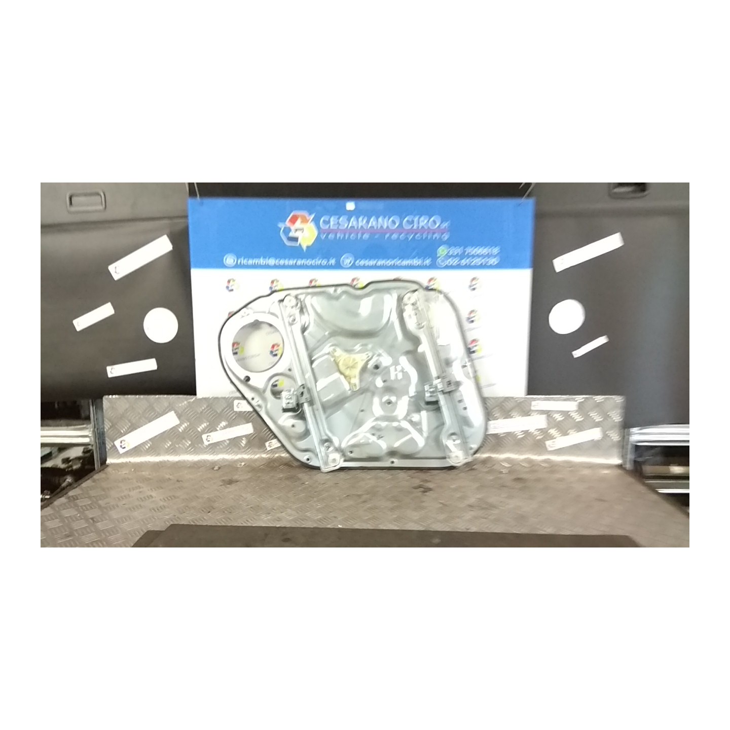 ALZACRISTALLO ELETTR. PORTA ANT. DX 118 KIA VENGA (01/10-) G4FA NB0068075022006DX