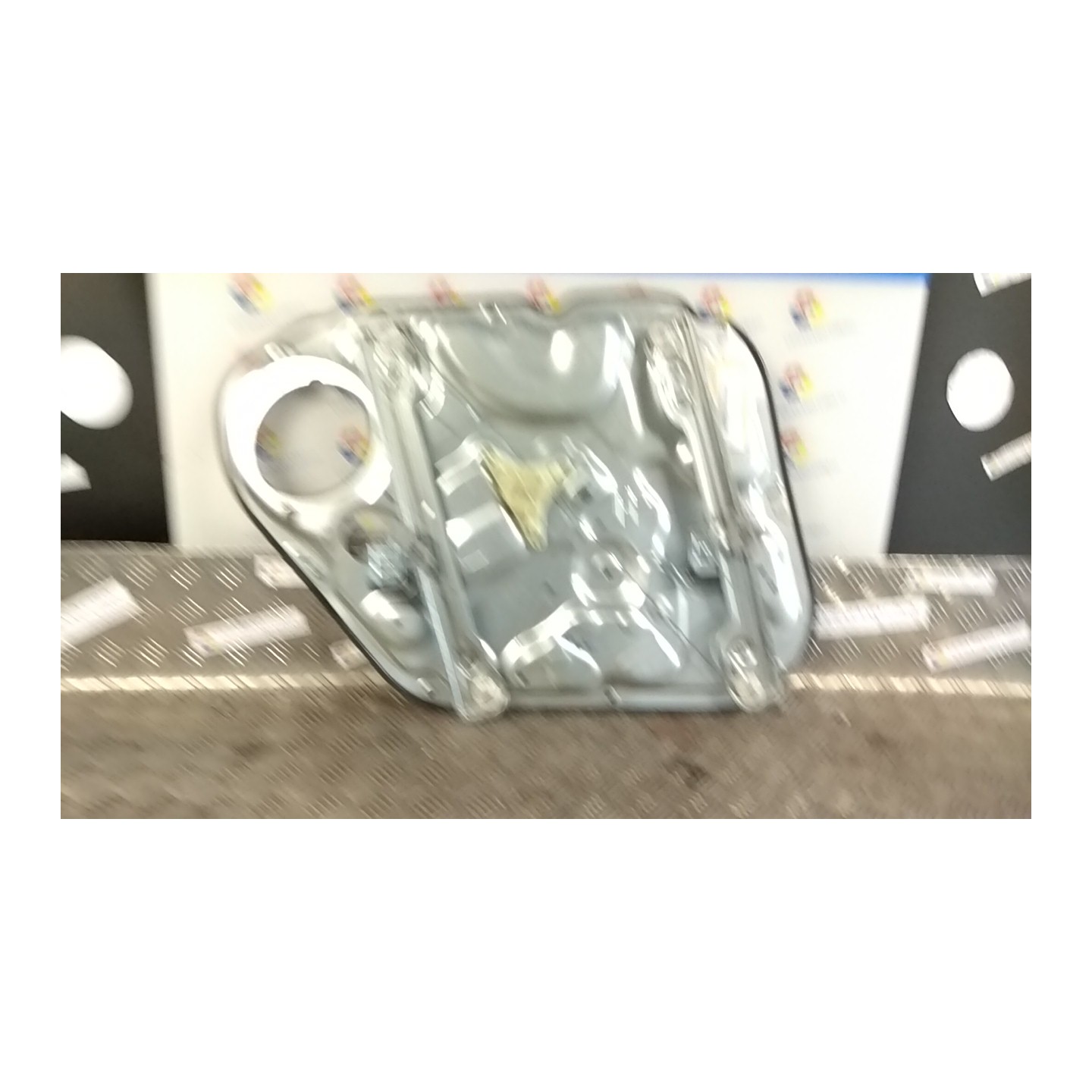 ALZACRISTALLO ELETTR. PORTA ANT. DX 118 KIA VENGA (01/10-) G4FA NB0068075022006DX