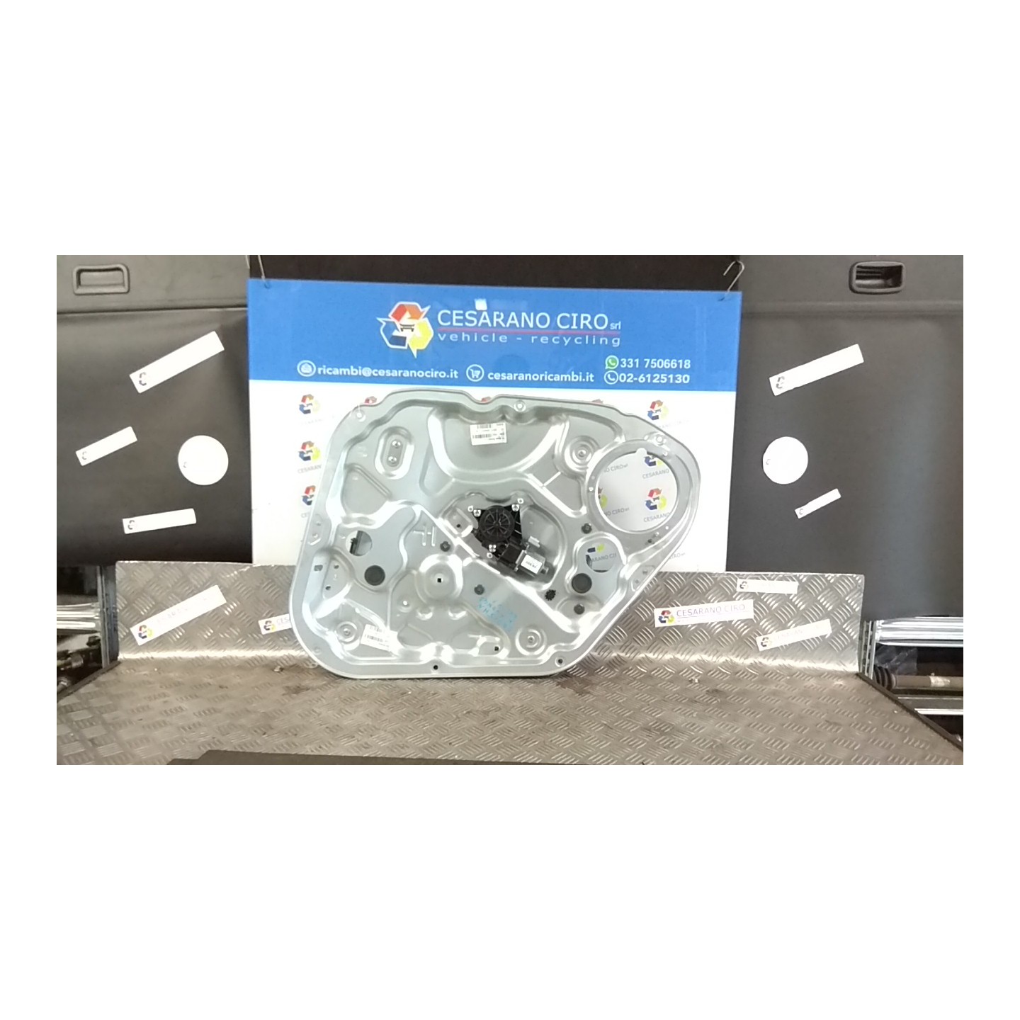 ALZACRISTALLO ELETTR. PORTA ANT. DX 118 KIA VENGA (01/10-) G4FA NB0068075022006DX