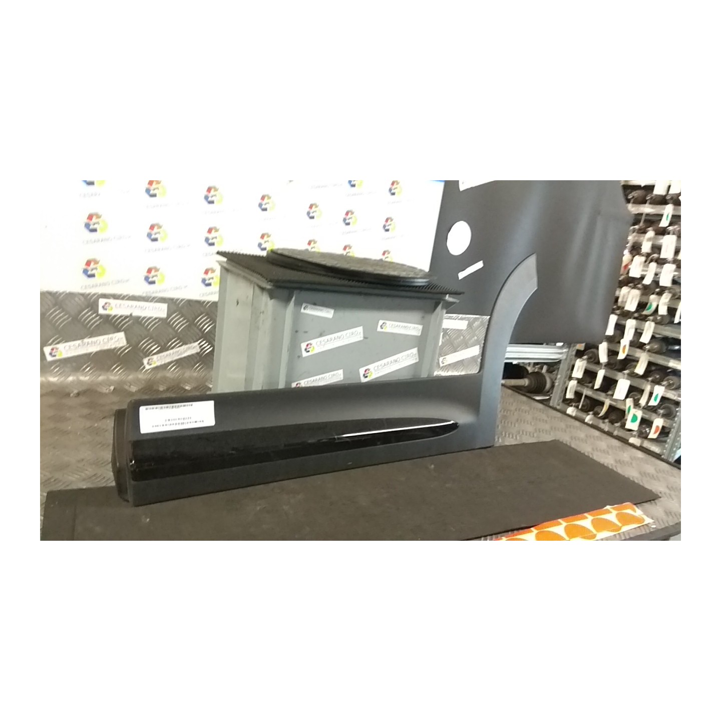 MODANATURA PORTA POST. P/KIT MIRROR SX. 038 FIAT 500X (6X) (07/18-12/22) 55263842 735679427