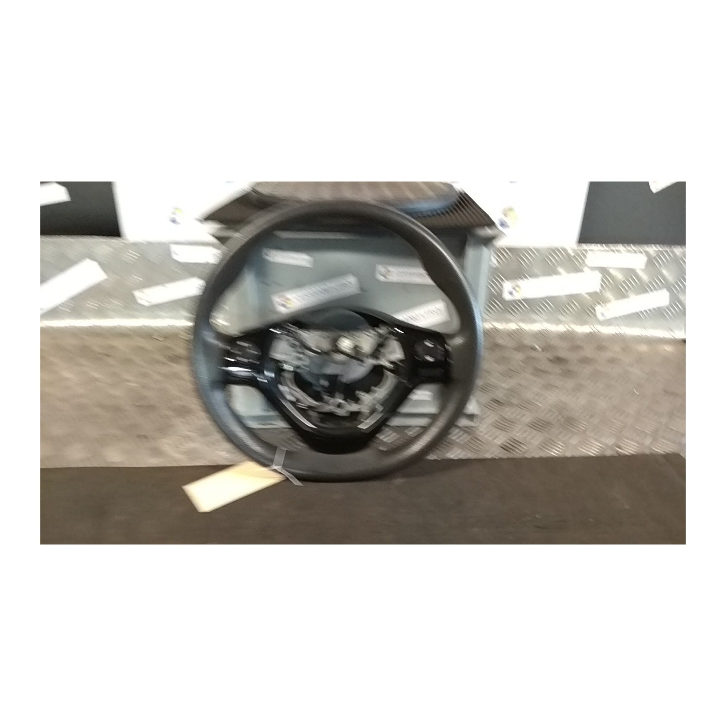 VOLANTE 044 PEUGEOT 108 (04/14-06/19) 1KR B0007577ZD