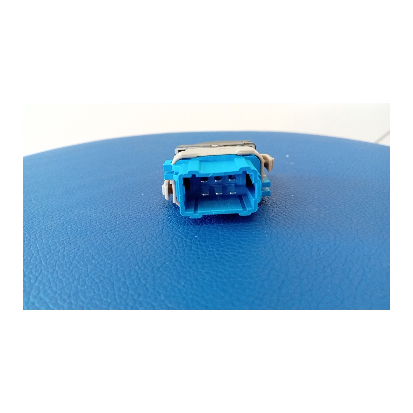 INTERRUTTORE ALZACRISTALLI PORTA ANT DX. 109 RENAULT KANGOO (01/08-05/13)  8200476809