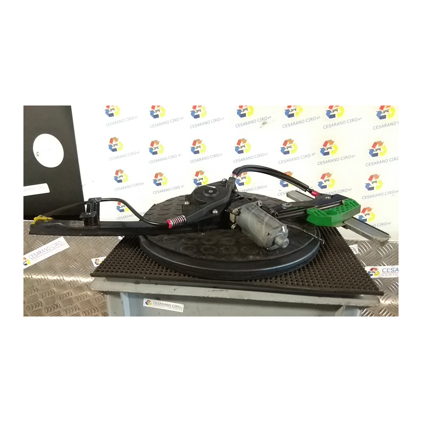 ALZACRISTALLO ELETTR. PORTA ANT. C/MOTORINO DX. 128 FORD KA (CCQ) (11/96-10/08) A9A 1138071