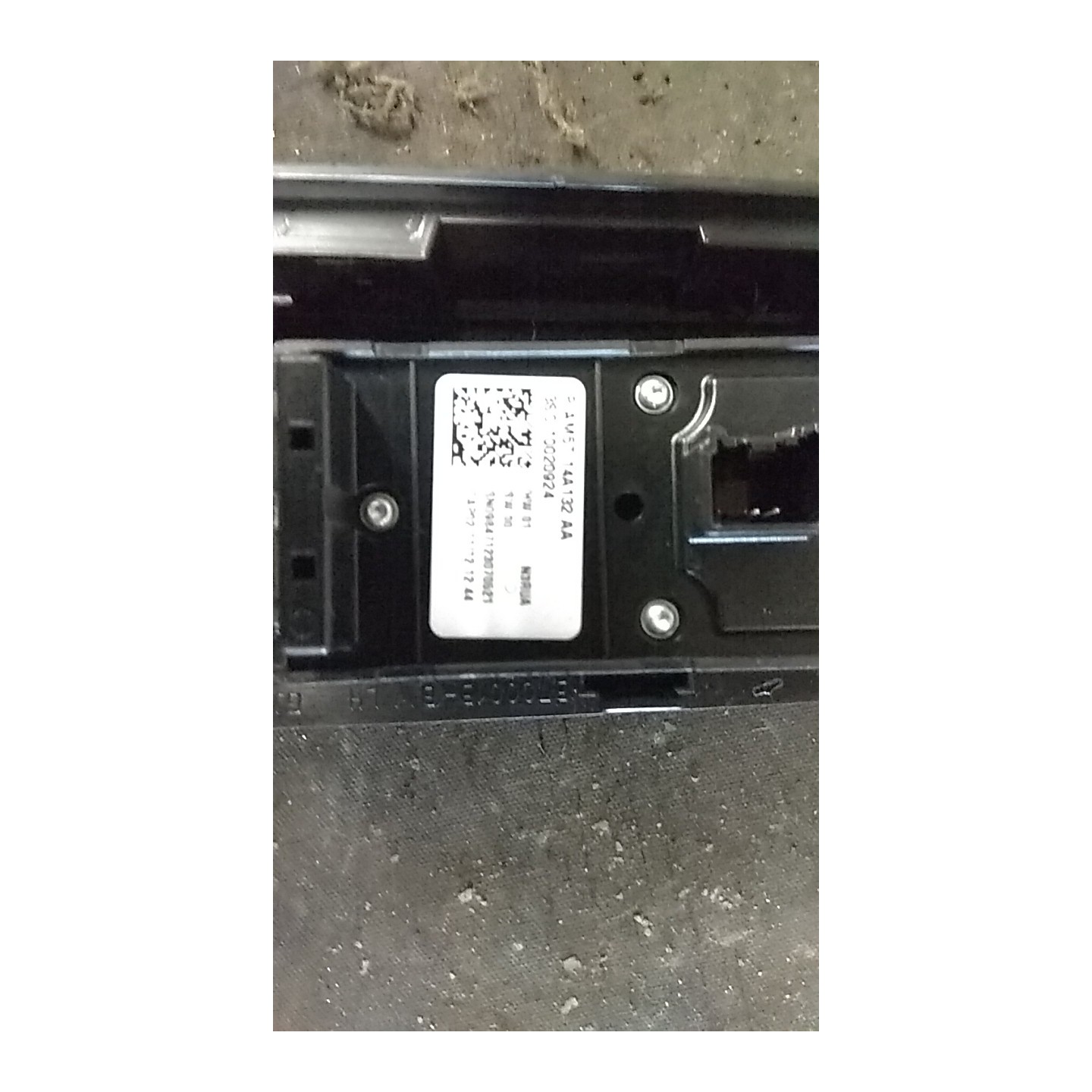 BLOCCO COMANDI ALZACRISTALLI E RETROVISORI EST. 128 FORD B-MAX (CB2) (07/12-) SFJA 2029540