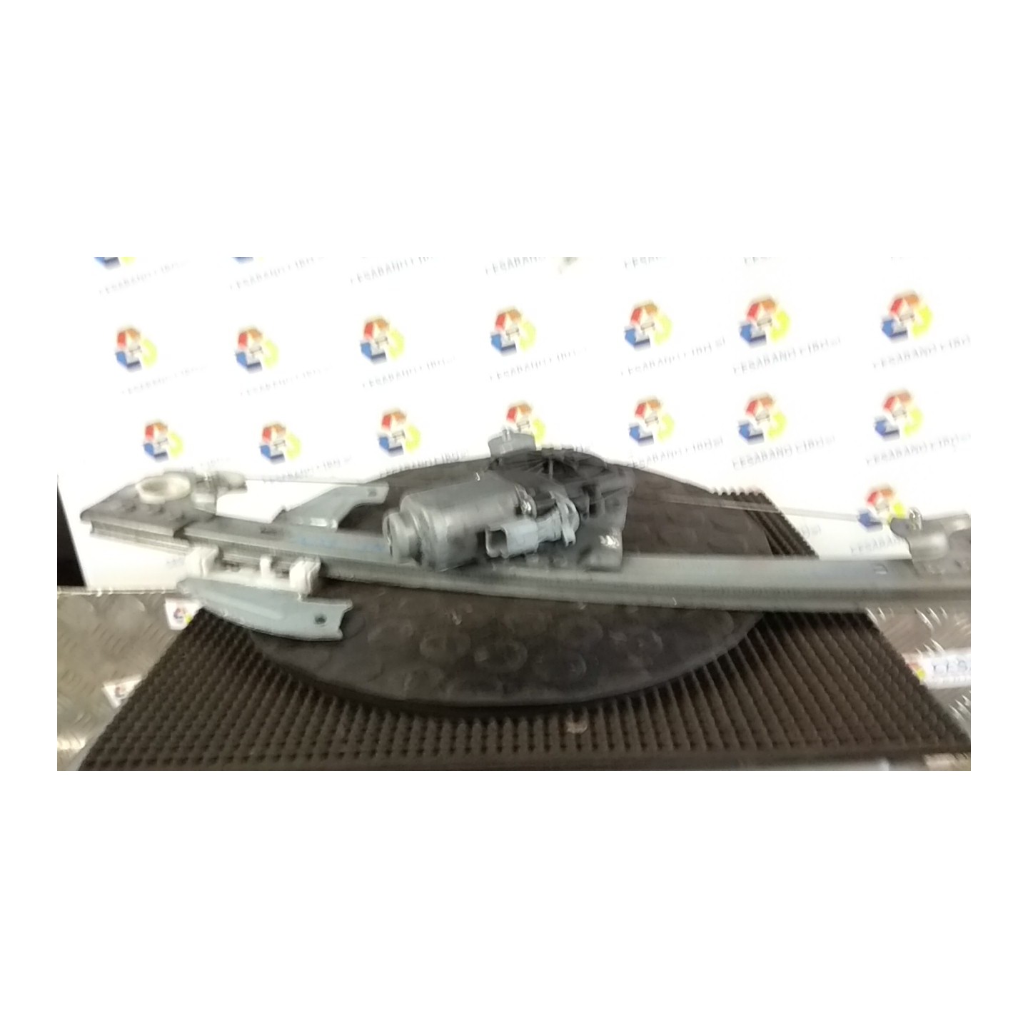 ALZACRISTALLO ELETTR. PORTA ANT. DX. 143 PEUGEOT 107 (06/05-) 1KR 9222T6