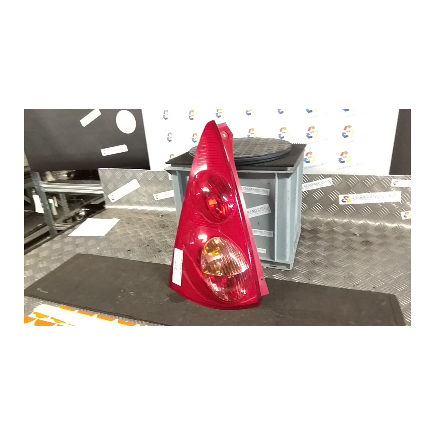 FANALE POST. SX. 145 PEUGEOT 107 (06/05-) 1KR 6350X6