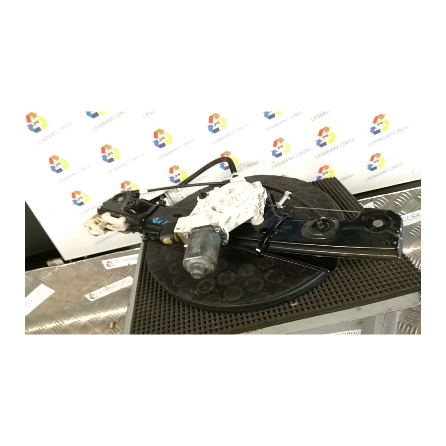 ALZACRISTALLO ELETTR. PORTA ANT. DX. 060 BMW SERIE 3 (E90/E91) (02/05-12/11 204D4 51337140588
