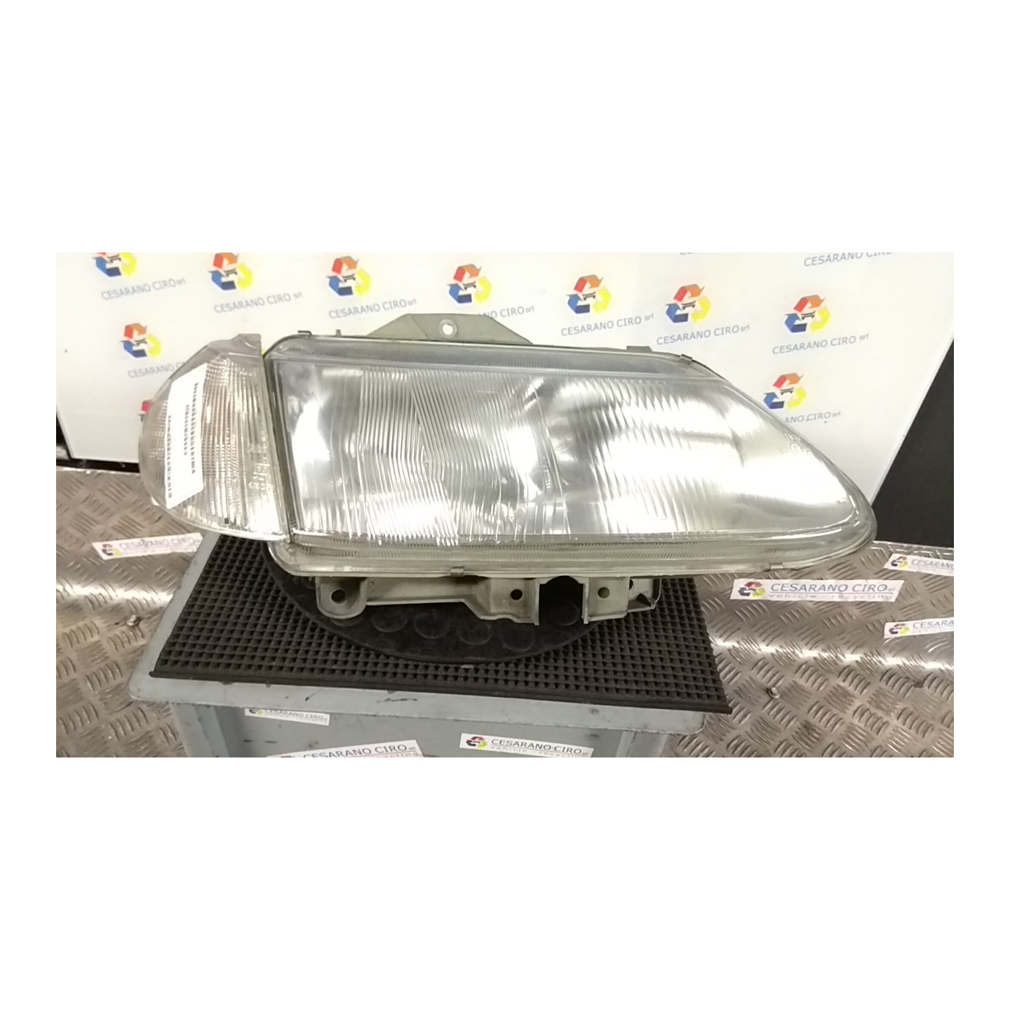 PROIETTORE VALEO DX. 030 RENAULT LAGUNA 1A SERIE (01/94-05/98) F3P D7 7701038272