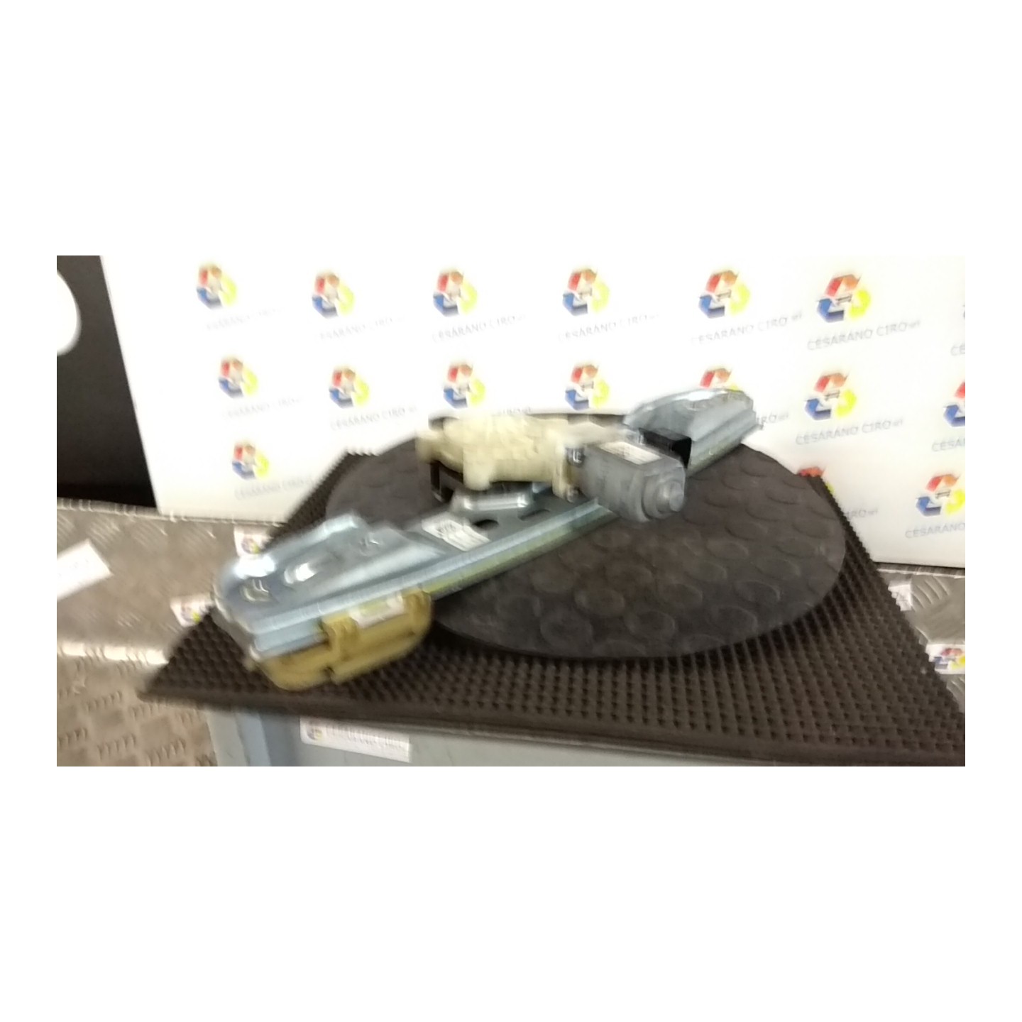 ALZACRISTALLO ELETTR. PORTA POST. C/MOTORINO SX. 067 FORD FOCUS (CB8) (02/11-11/15-) T1DA 1847375