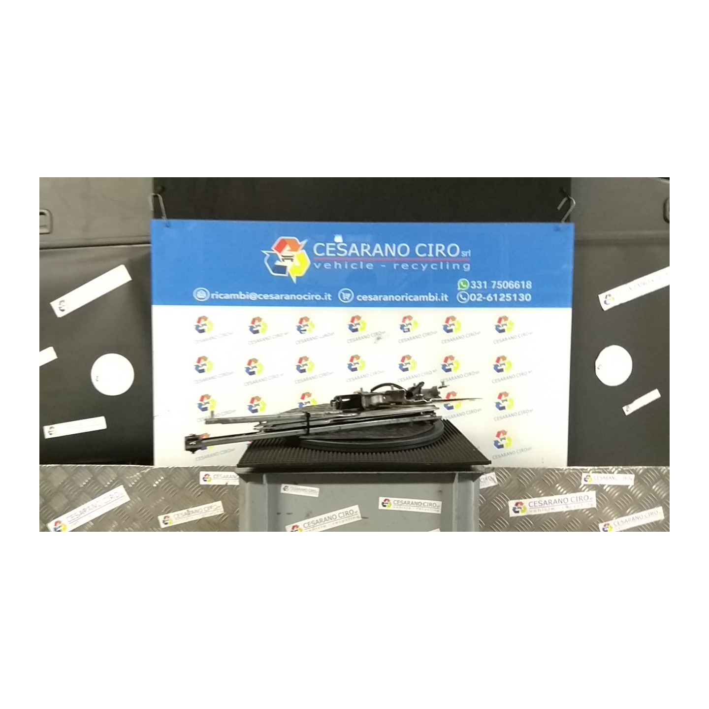 ALZACRISTALLO ELETTR. PORTA POST. SX. 084 KIA SORENTO 1A SERIE (07/02-12/06 D4CB 834033E000