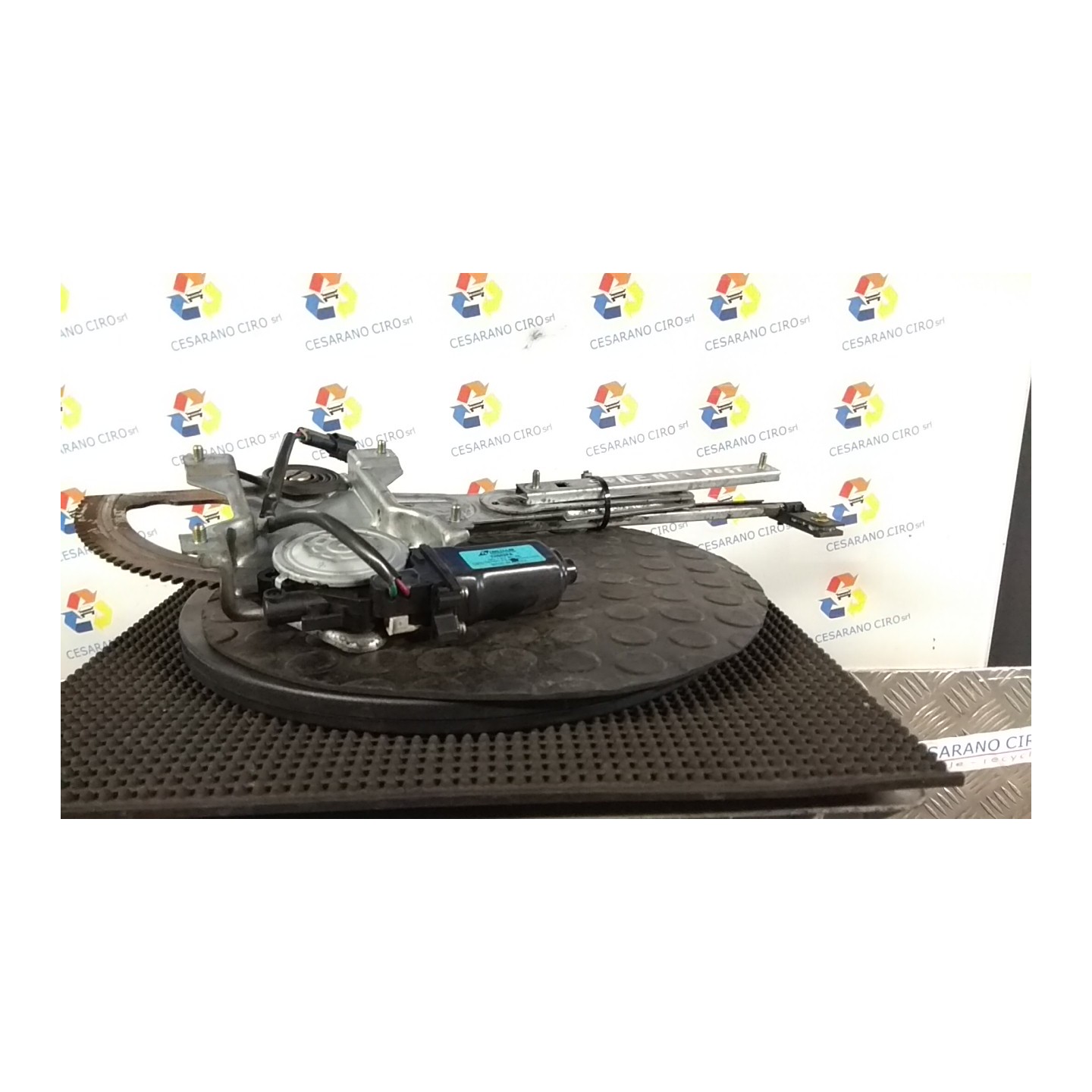 ALZACRISTALLO ELETTR. PORTA POST. SX. 084 KIA SORENTO 1A SERIE (07/02-12/06 D4CB 834033E000