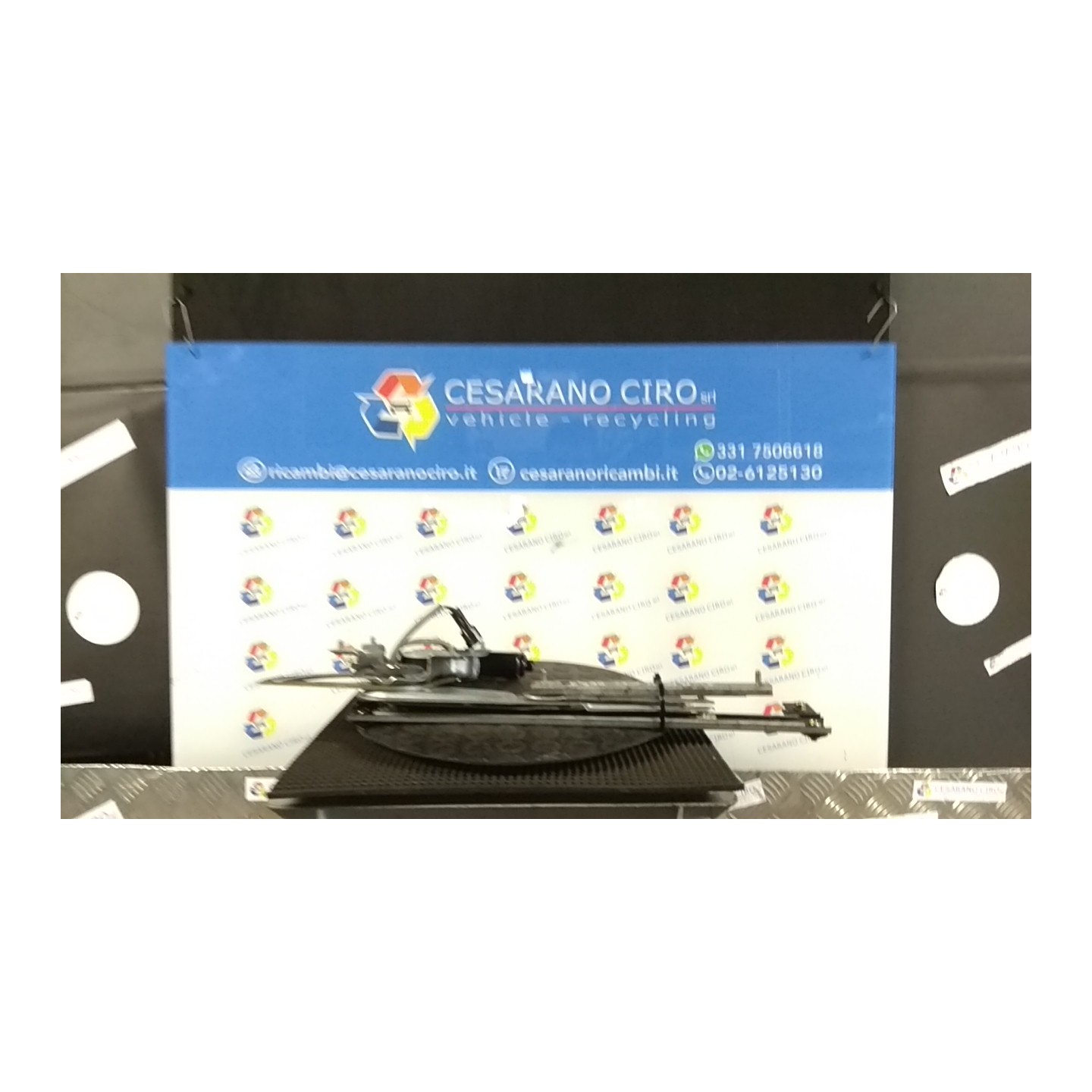 ALZACRISTALLO ELETTR. PORTA ANT. C/MOTORINO DX. 085 KIA SORENTO 1A SERIE (07/02-12/06 D4CB 824023E002