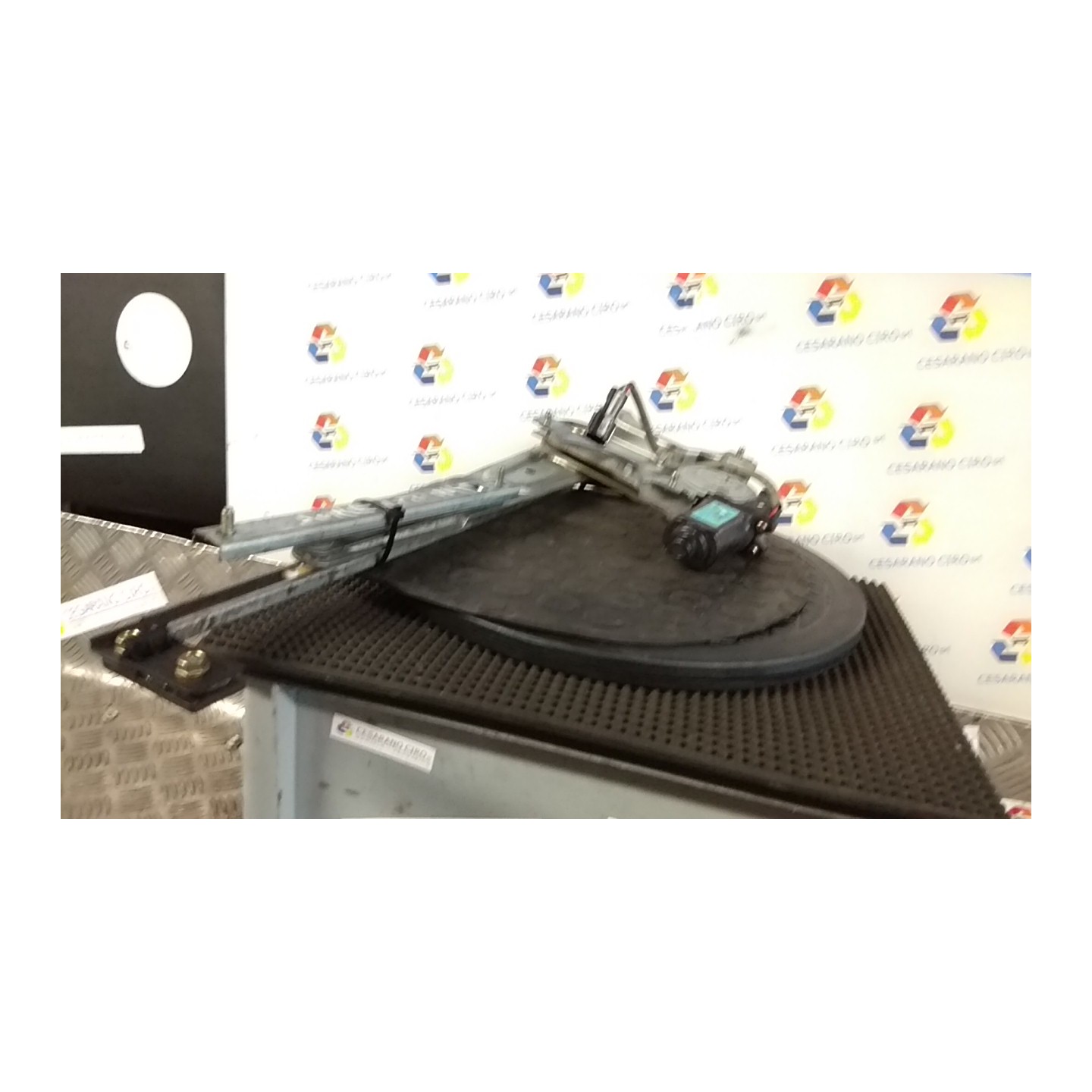 ALZACRISTALLO ELETTR. PORTA ANT. C/MOTORINO DX. 085 KIA SORENTO 1A SERIE (07/02-12/06 D4CB 824023E002