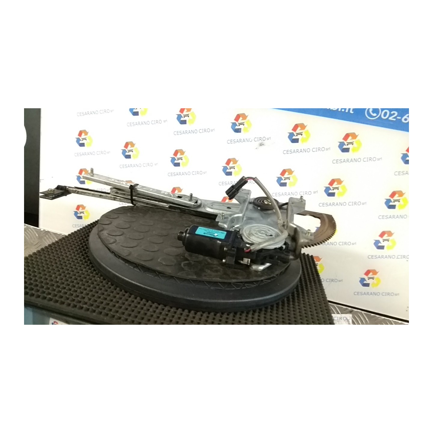 ALZACRISTALLO ELETTR. PORTA ANT. C/MOTORINO DX. 085 KIA SORENTO 1A SERIE (07/02-12/06 D4CB 824023E002