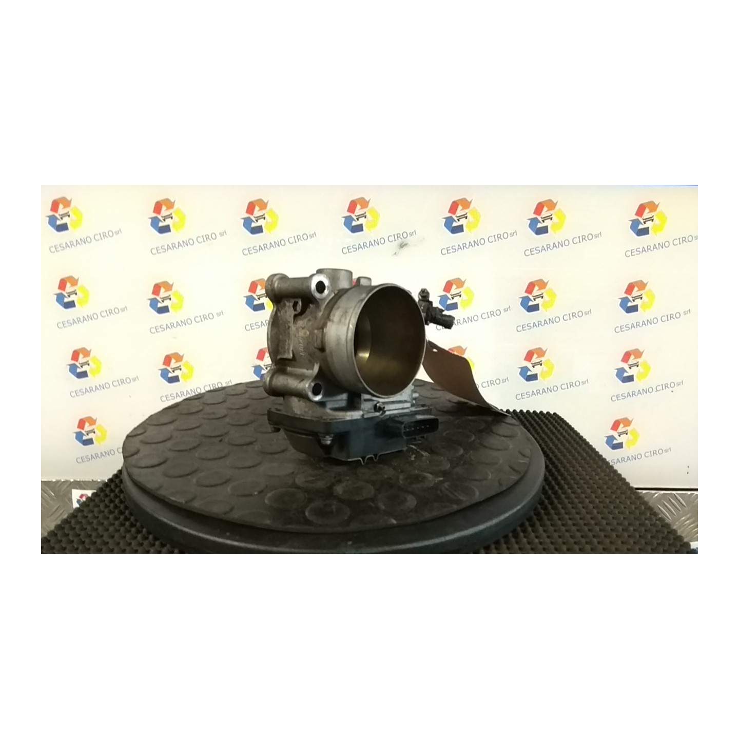 CORPO FARFALLATO 057 MITSUBISHI OUTLANDER 1A SERIE (05/03-10/0 4G69 MN135985
