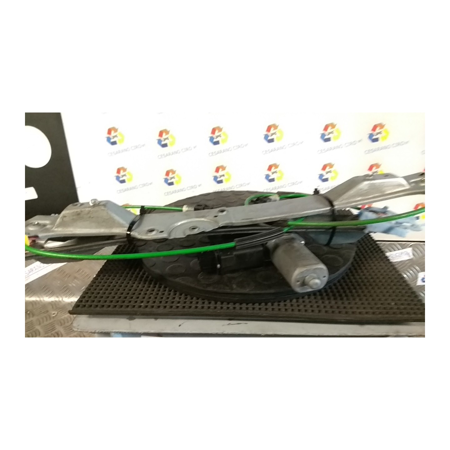 ALZACRISTALLO ELETTR. PORTA ANT. C/MOTORINO DX. 032 OPEL CORSA (S07) (07/06-02/11) Z12XEP 13269606