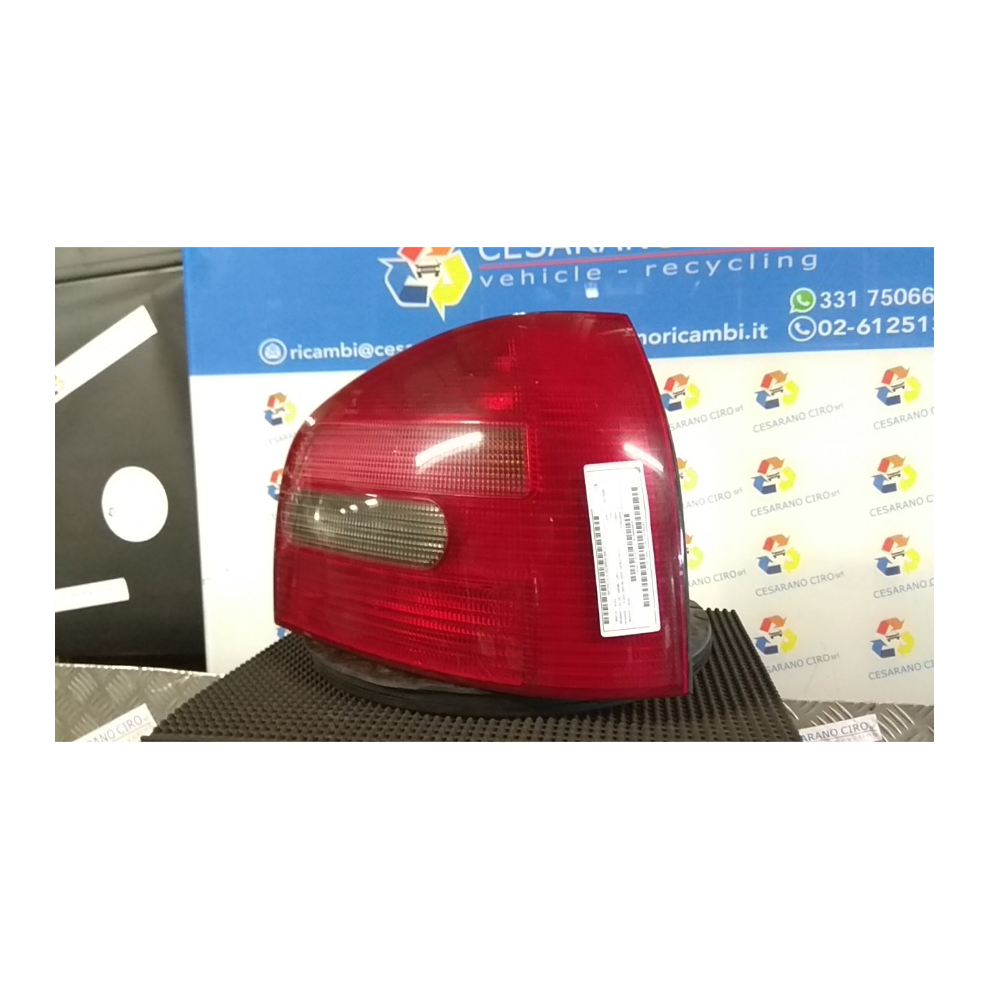 FANALE POST. DX. 121 AUDI A3 (8L) (08/96-12/01) AGN 8L0945096A