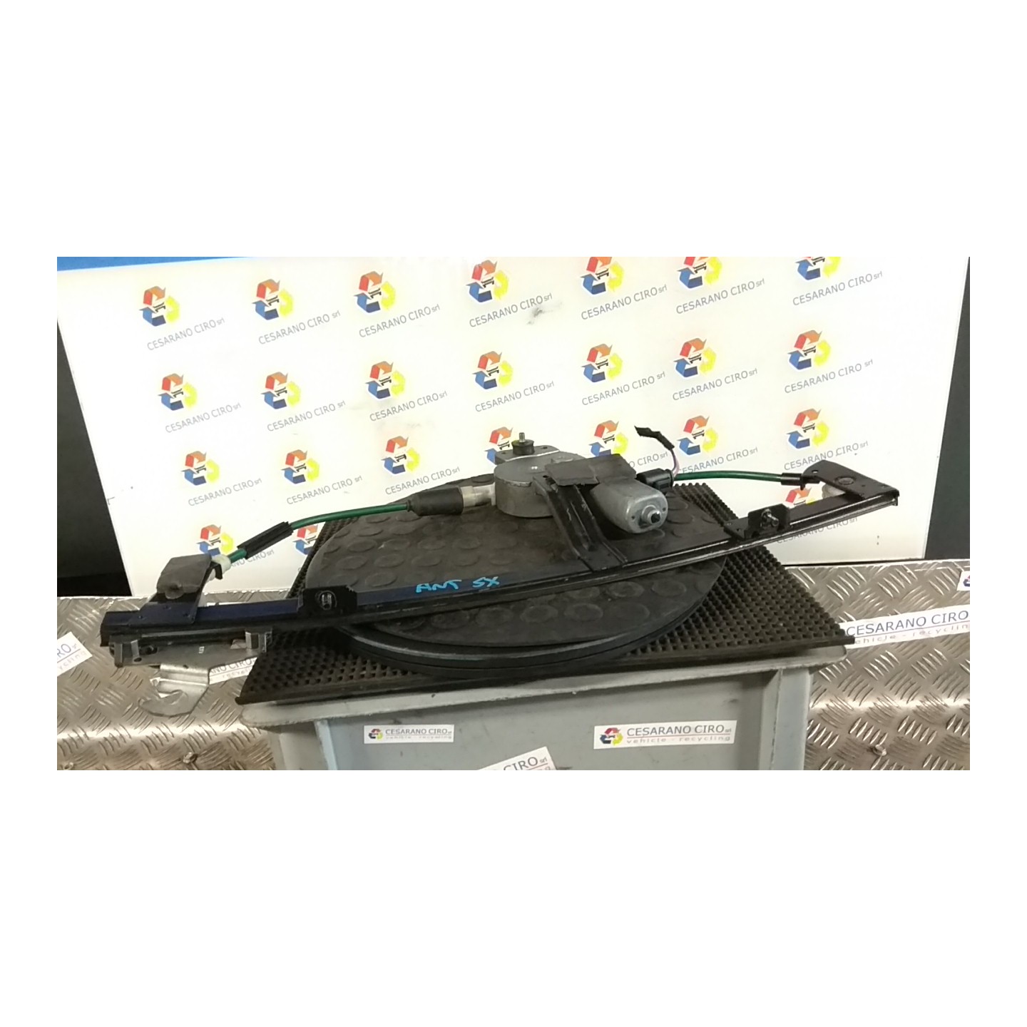 ALZACRISTALLO ELETTR. PORTA ANT. CON MOTORINO SX. 114 ALFA ROMEO 145 (03/99-12/01) AR33503 46761606