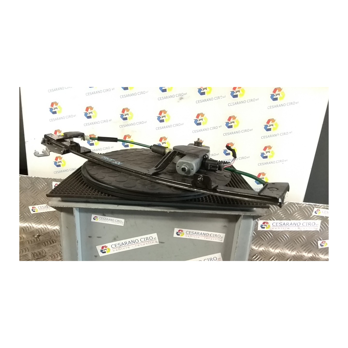 ALZACRISTALLO ELETTR. PORTA ANT. CON MOTORINO SX. 114 ALFA ROMEO 145 (03/99-12/01) AR33503 46761606