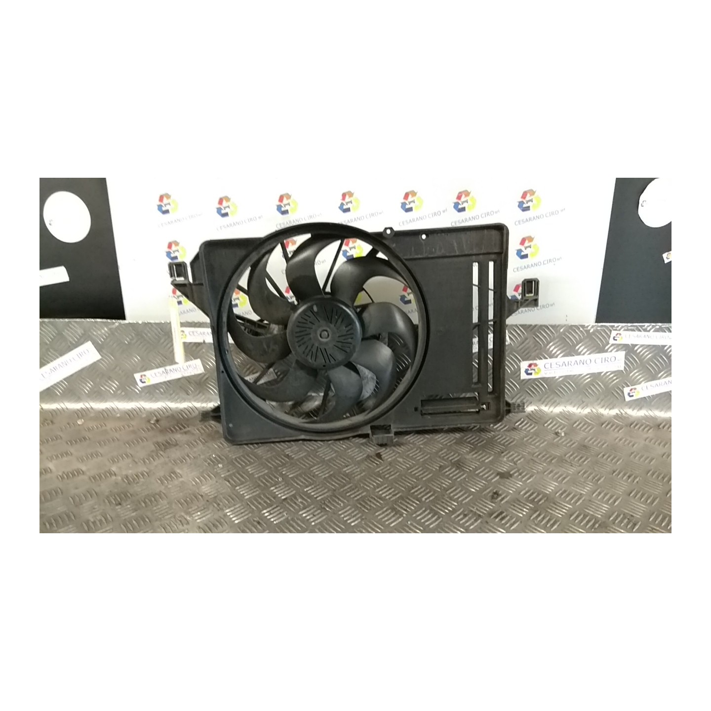 ELETTROVENTOLA CON SUPPORTO 002 FORD FOCUS (CB8) (02/11-11/15-) T1DA 1858189