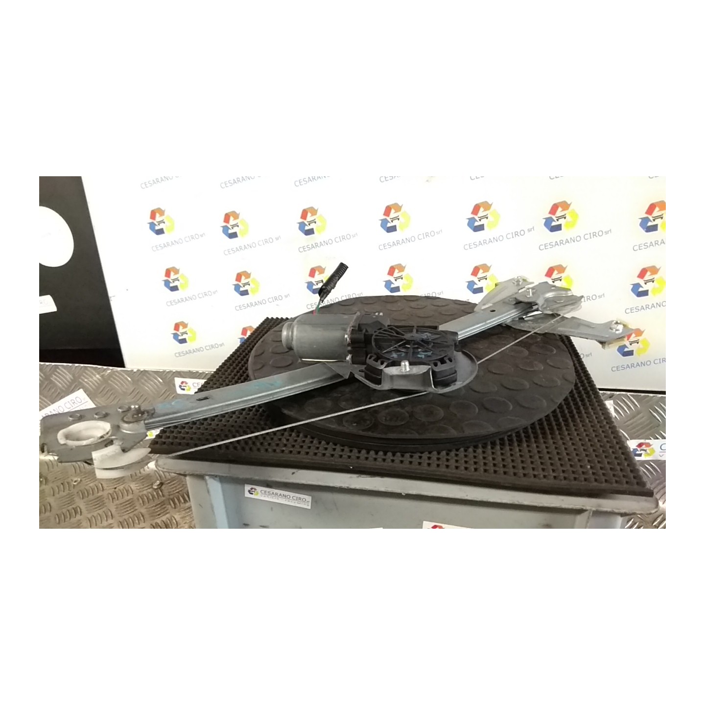 ALZACRISTALLO ELETTR. PORTA ANT. C/MOTORINO SX. 042 TOYOTA AYGO 1A SERIE (04/05-10/14) 1KRFE 698200H020