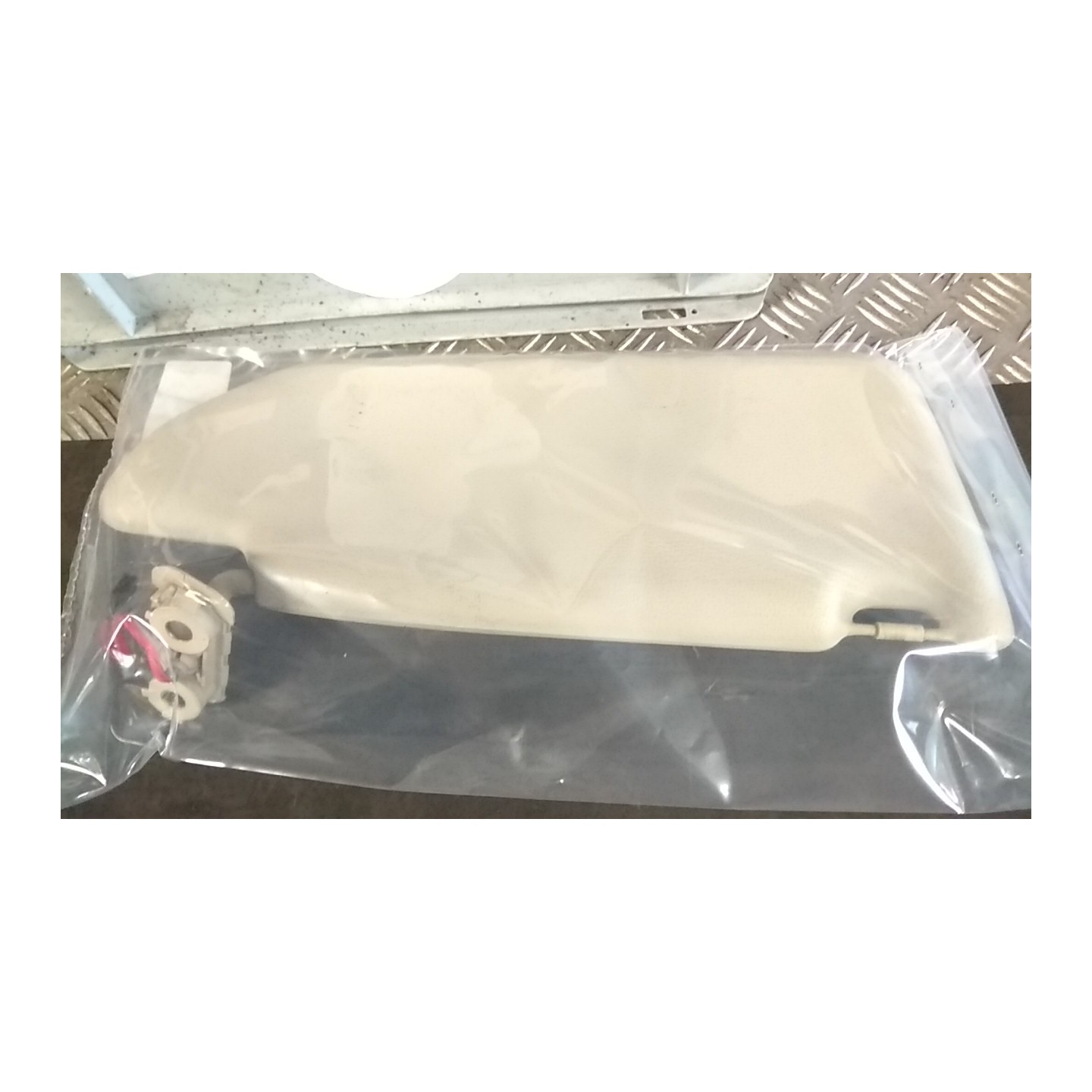 ALETTA PARASOLE PARABREZZA SX. 040 VOLVO V70/XC70 (01/00-10/07) D5244T 39966739