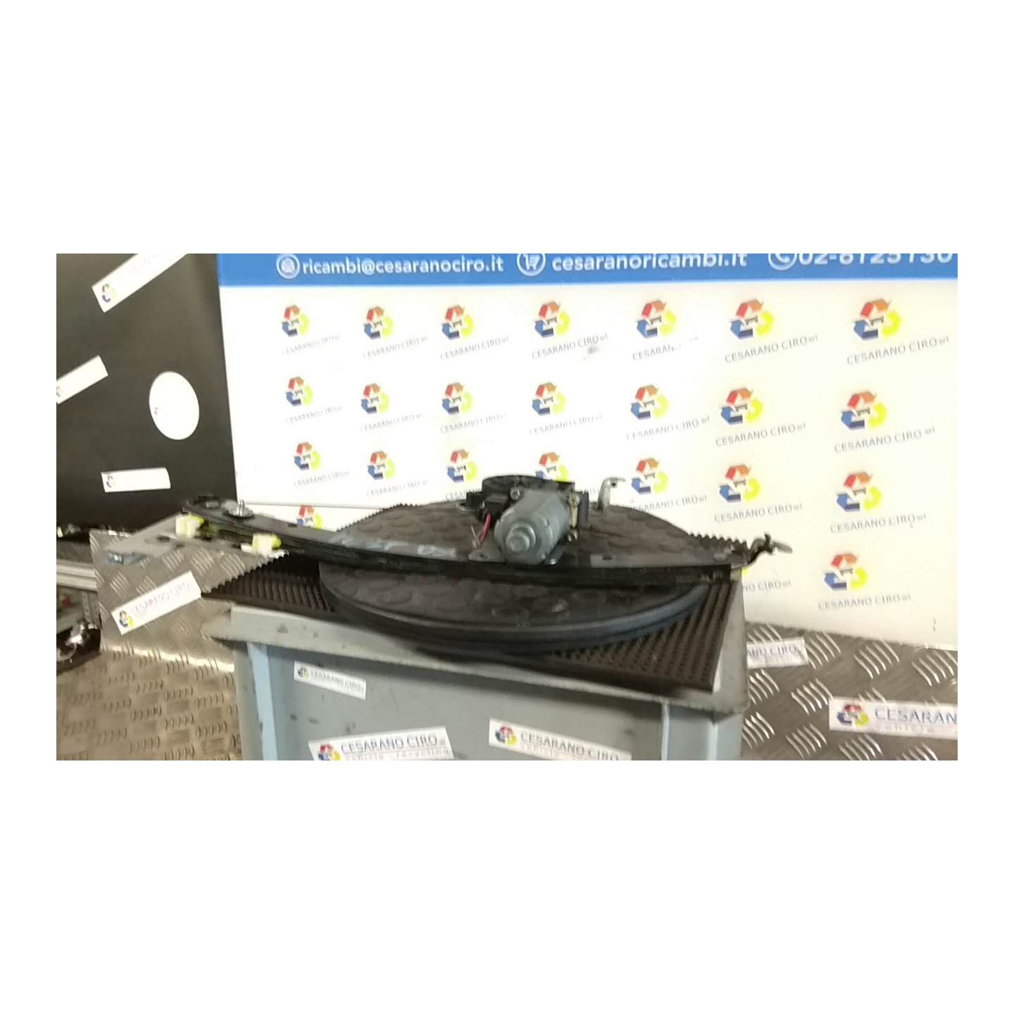 ALZACRISTALLO ELETTR. PORTA POST. C/MOTORINO DX. 048 VOLVO V70/XC70 (01/00-10/07) D5244T 31253720