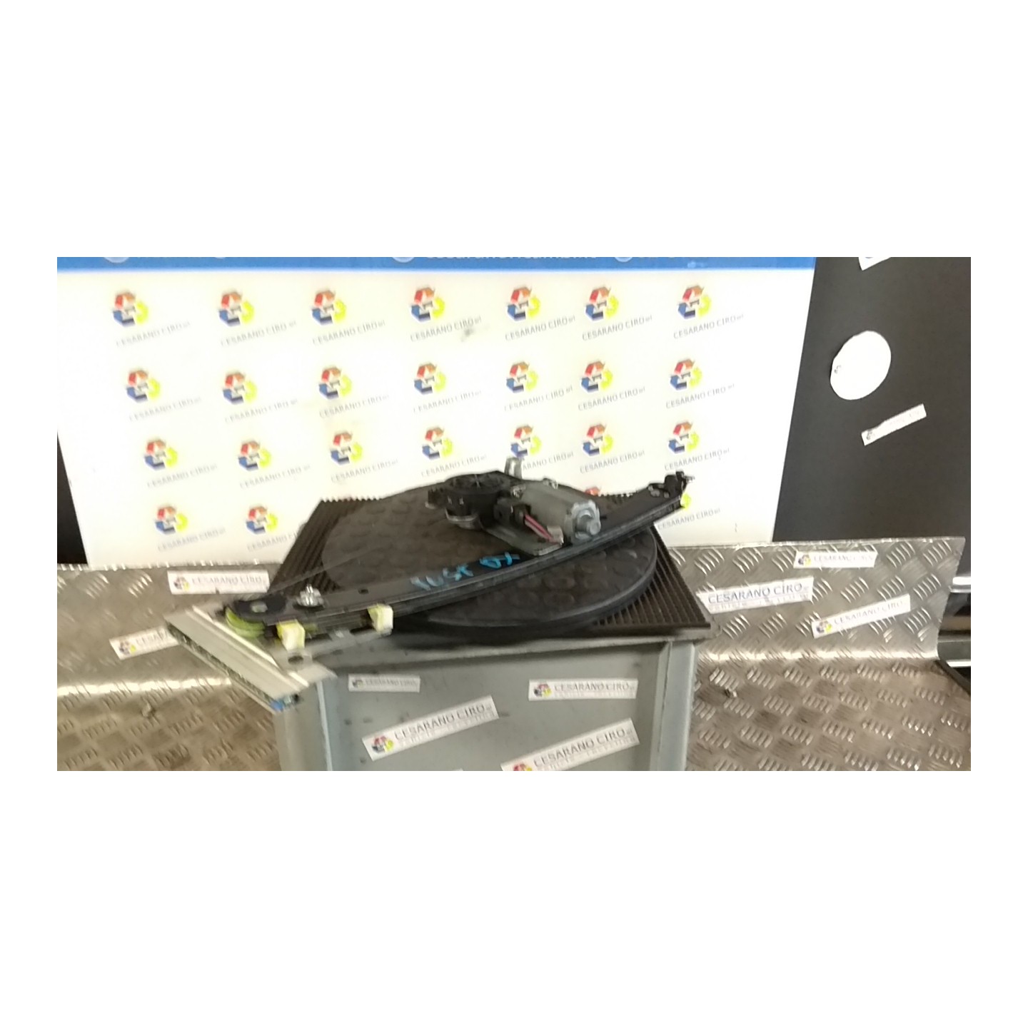 ALZACRISTALLO ELETTR. PORTA POST. C/MOTORINO DX. 048 VOLVO V70/XC70 (01/00-10/07) D5244T 31253720