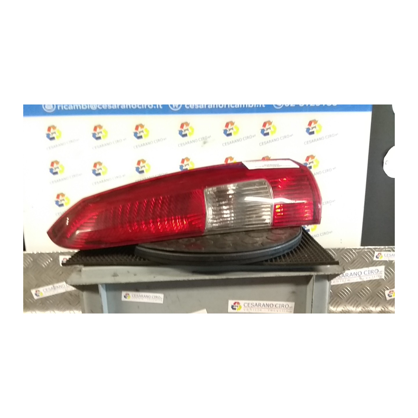 FANALE POST. PARTE SUP. DX. 051 VOLVO V70/XC70 (01/00-10/07) D5244T 9483689