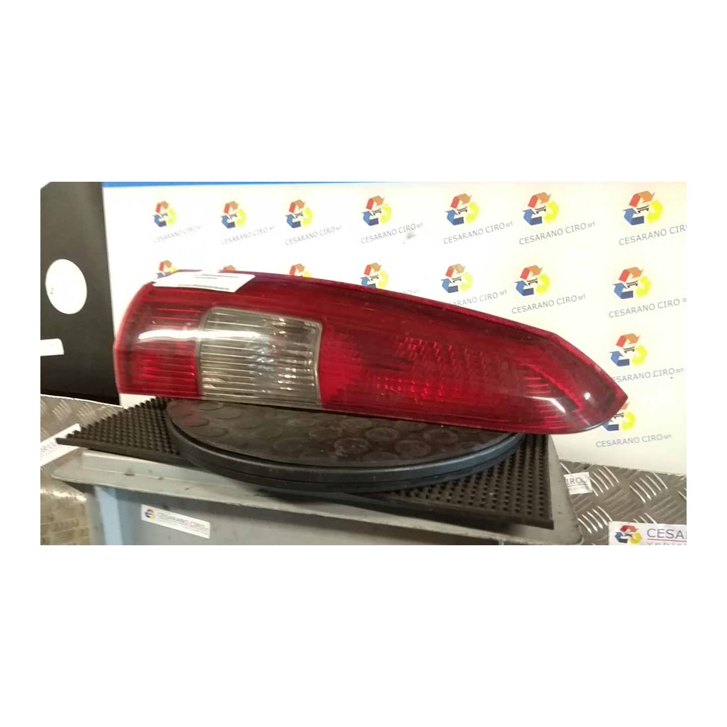 FANALE POST. PARTE SUP. SX. 052 VOLVO V70/XC70 (01/00-10/07) D5244T 9483688