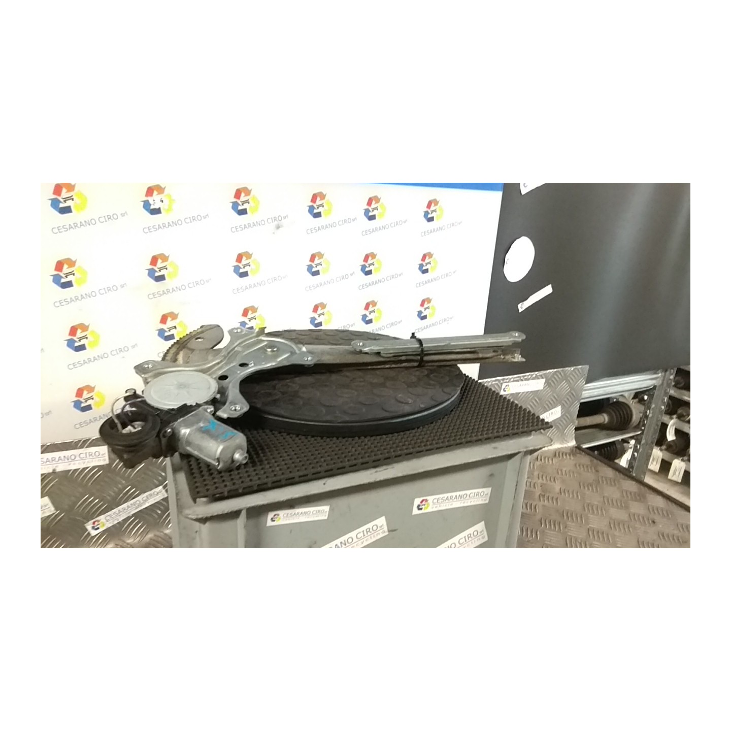 ALZACRISTALLO ELETTR. PORTA ANT. SX. 096 DAIHATSU TREVIS (05/06-) EJ 69802B2050