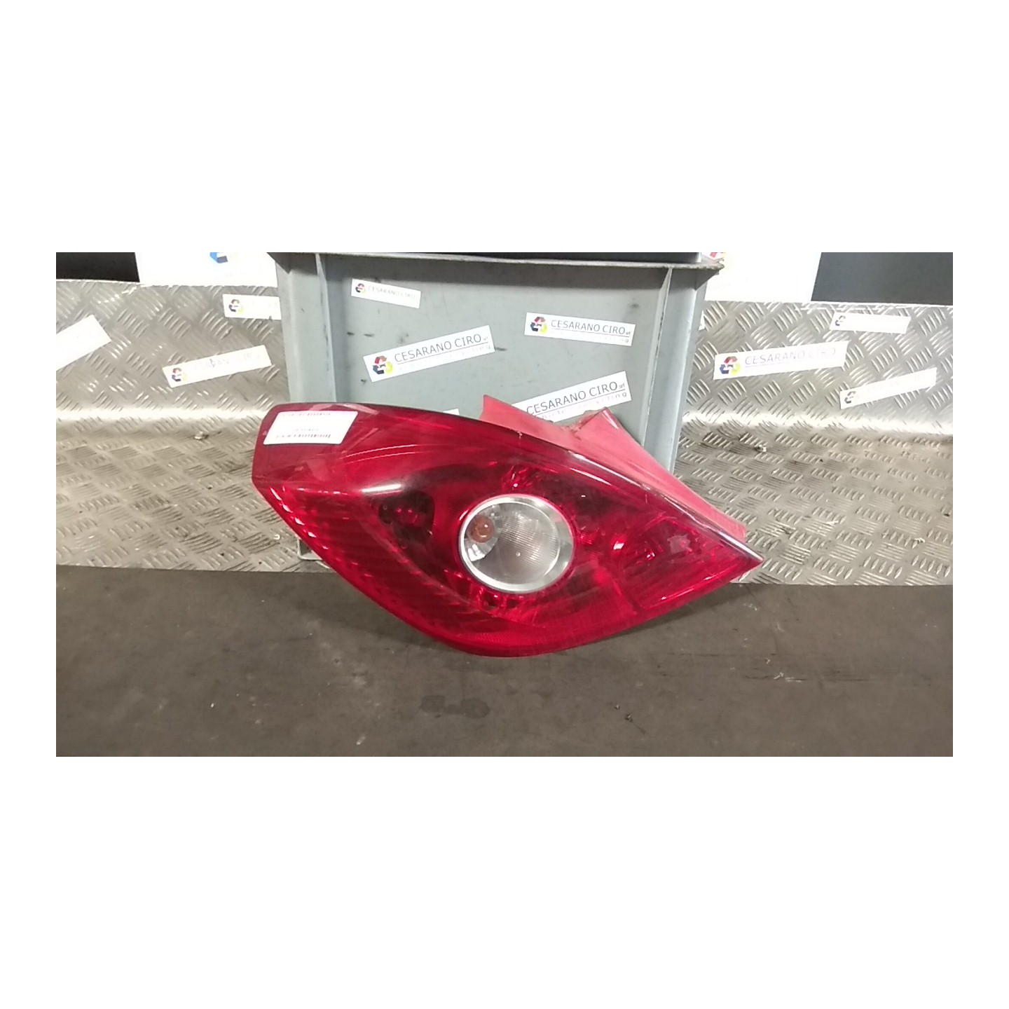 FANALE POST. SX. 058 OPEL CORSA (S07) (07/06-02/11) Z12XEP 93189092
