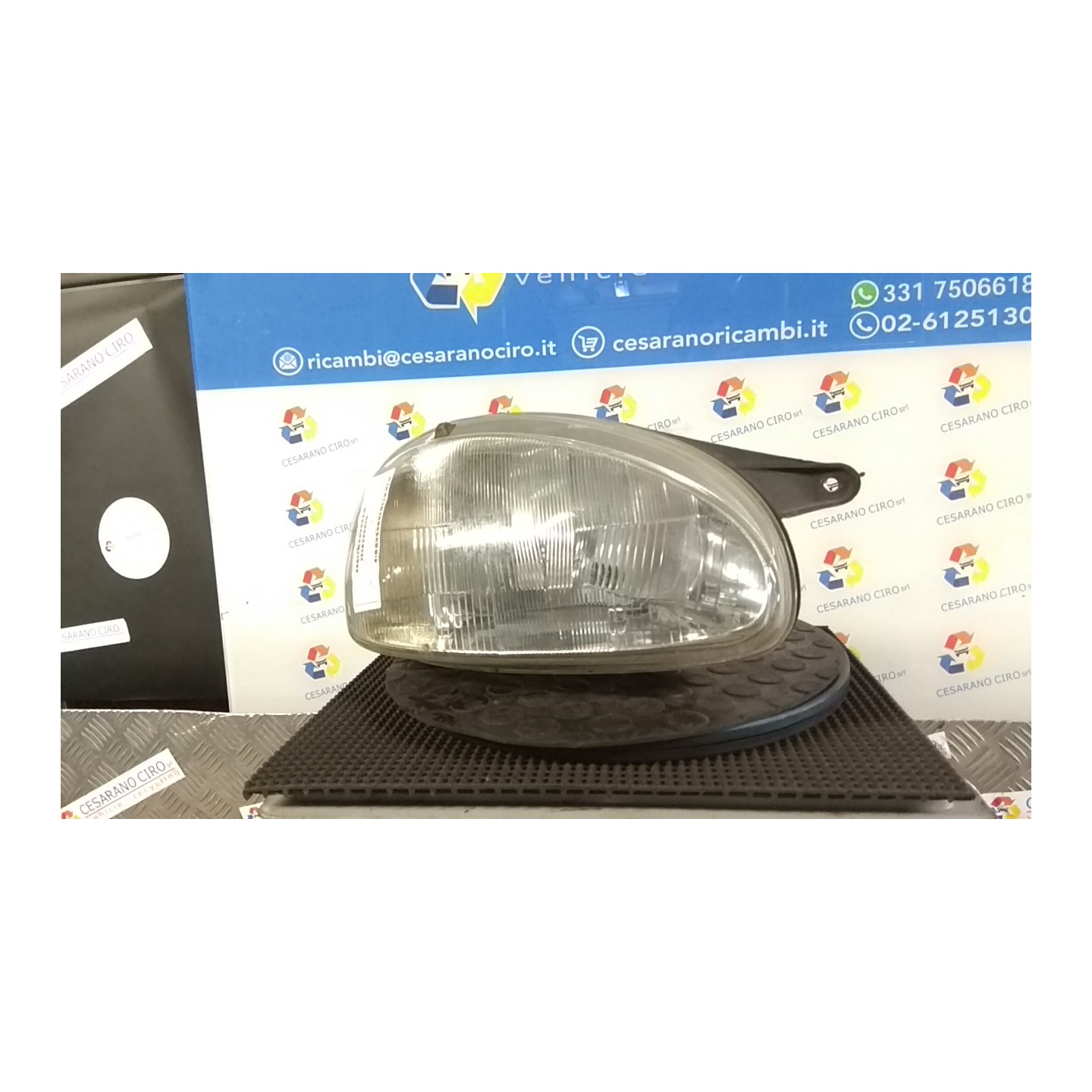 PROIETTORE DX. 013 OPEL CORSA (S93) (01/93-09/00) X12XE 90444787