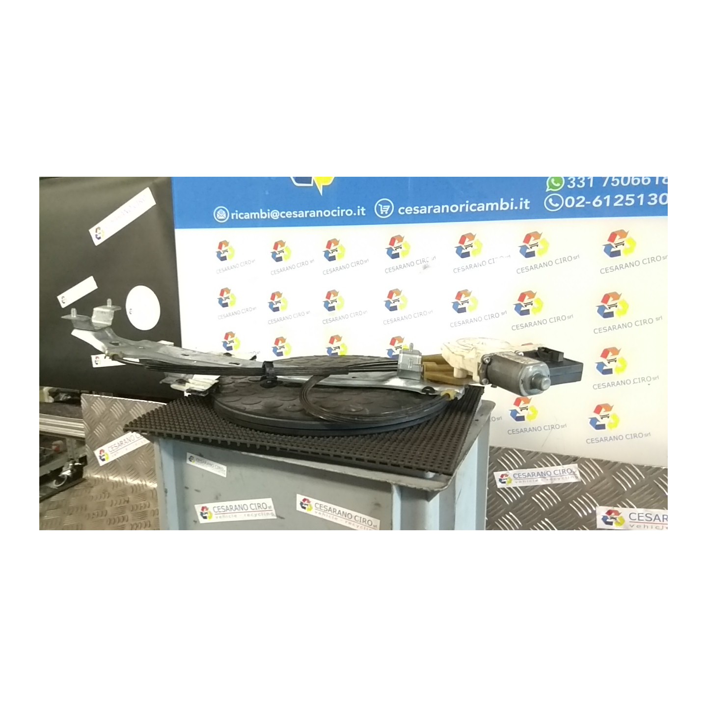 ALZACRISTALLO PORTA POST. DX. 032 RENAULT MEGANE 3A SERIE (02/12-09/14) K9KR8 827200003R