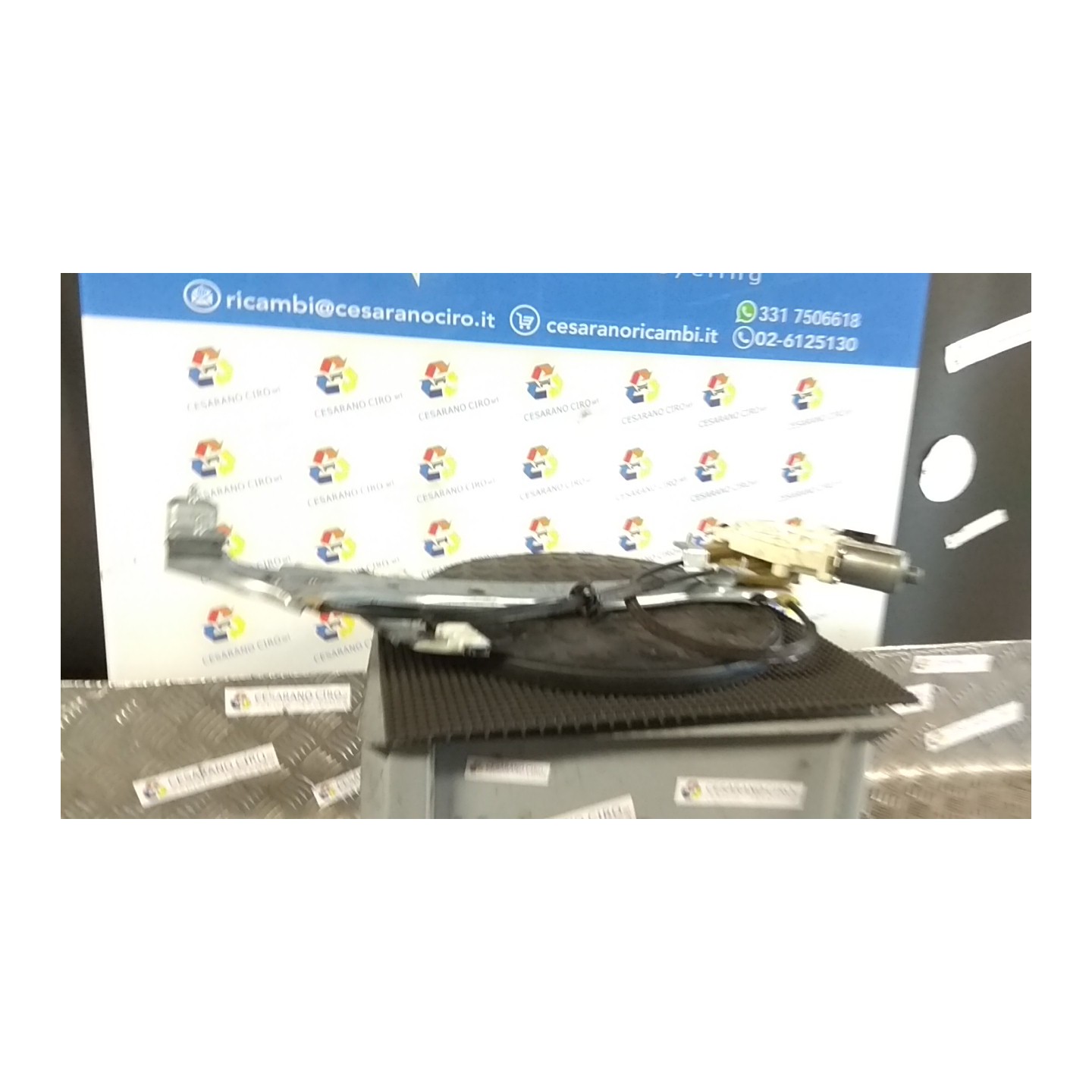 ALZACRISTALLO PORTA POST. DX. 032 RENAULT MEGANE 3A SERIE (02/12-09/14) K9KR8 827200003R
