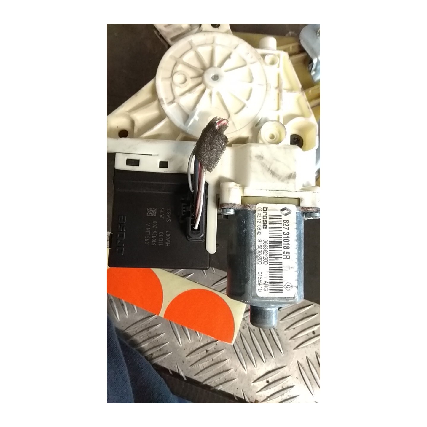ALZACRISTALLO PORTA POST. SX. 033 RENAULT MEGANE 3A SERIE (02/12-09/14) K9KR8 827210003R