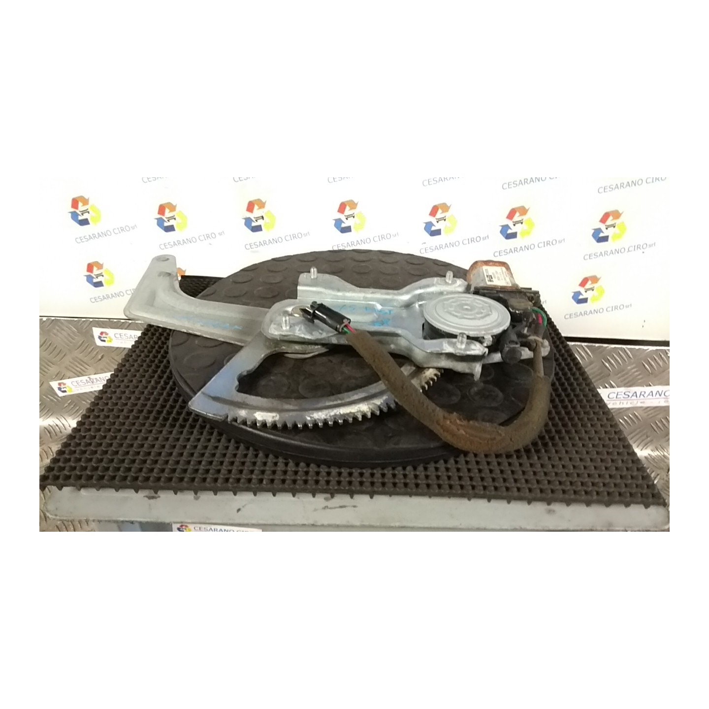 ALZACRISTALLO ELETTR. PORTA POST. SX. 061 KIA RIO 1A SERIE (11/00-12/05) A5D 0K30C7356X
