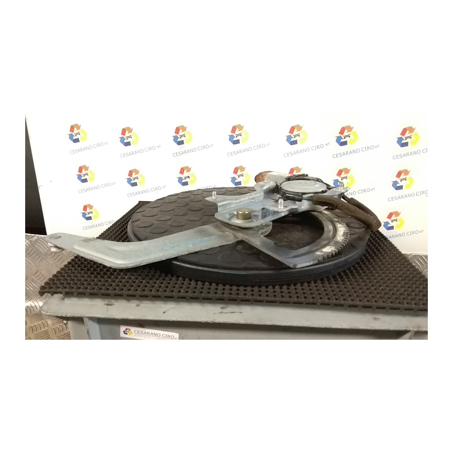 ALZACRISTALLO ELETTR. PORTA POST. SX. 061 KIA RIO 1A SERIE (11/00-12/05) A5D 0K30C7356X