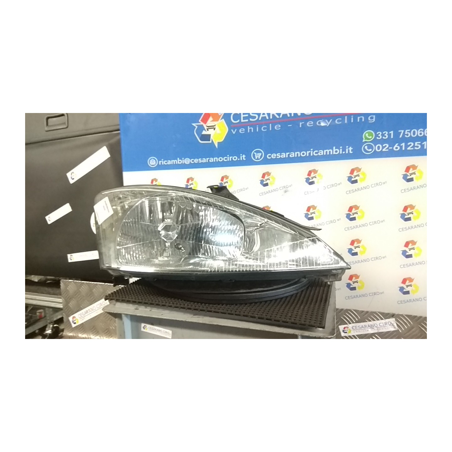 PROIETTORE C/REGOLAZ. MANUALE FARI DX. 092 FORD FOCUS (CAK) (10/98-03/02) FYDB 1152096